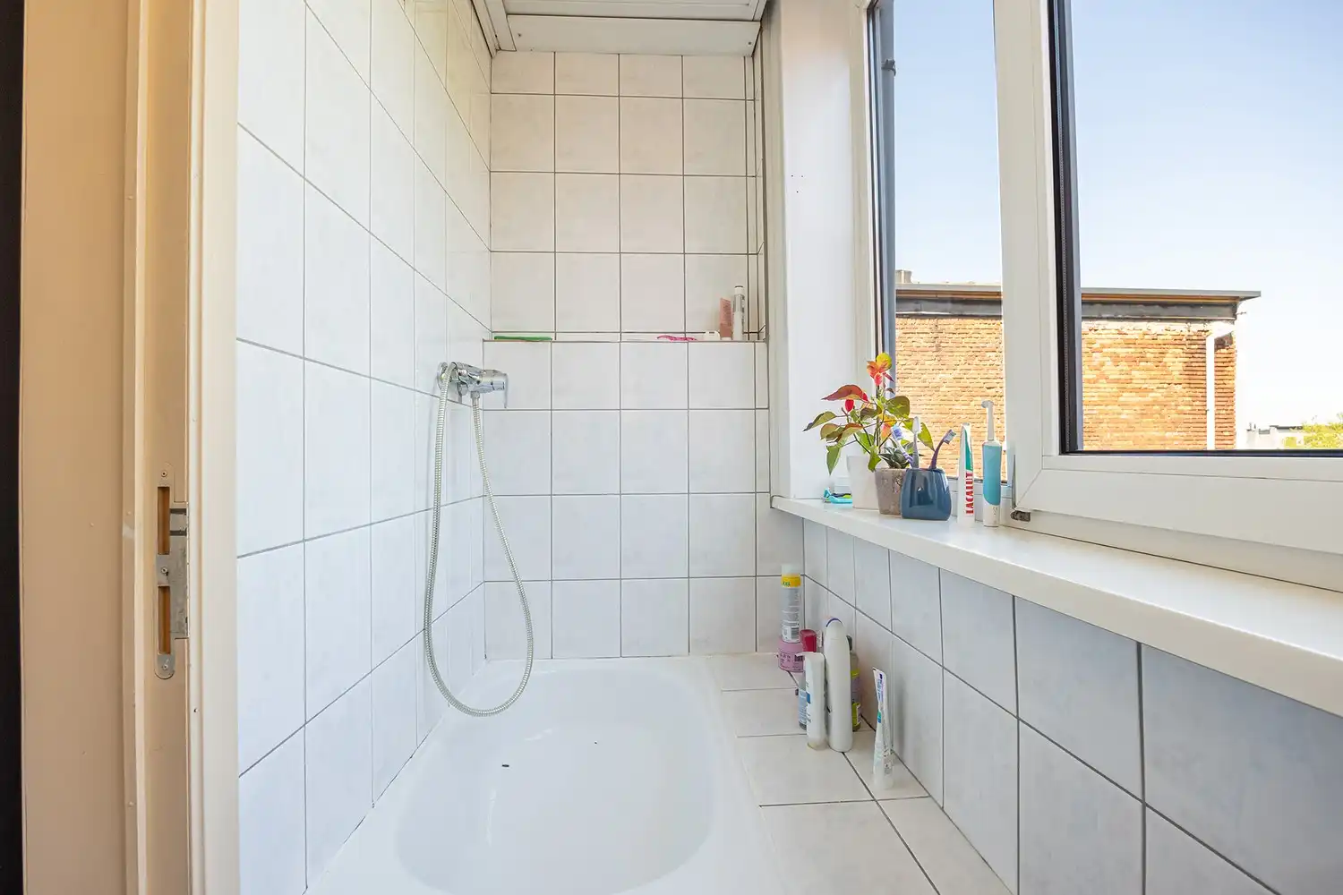 Handelspand met twee woonunits foto 17
