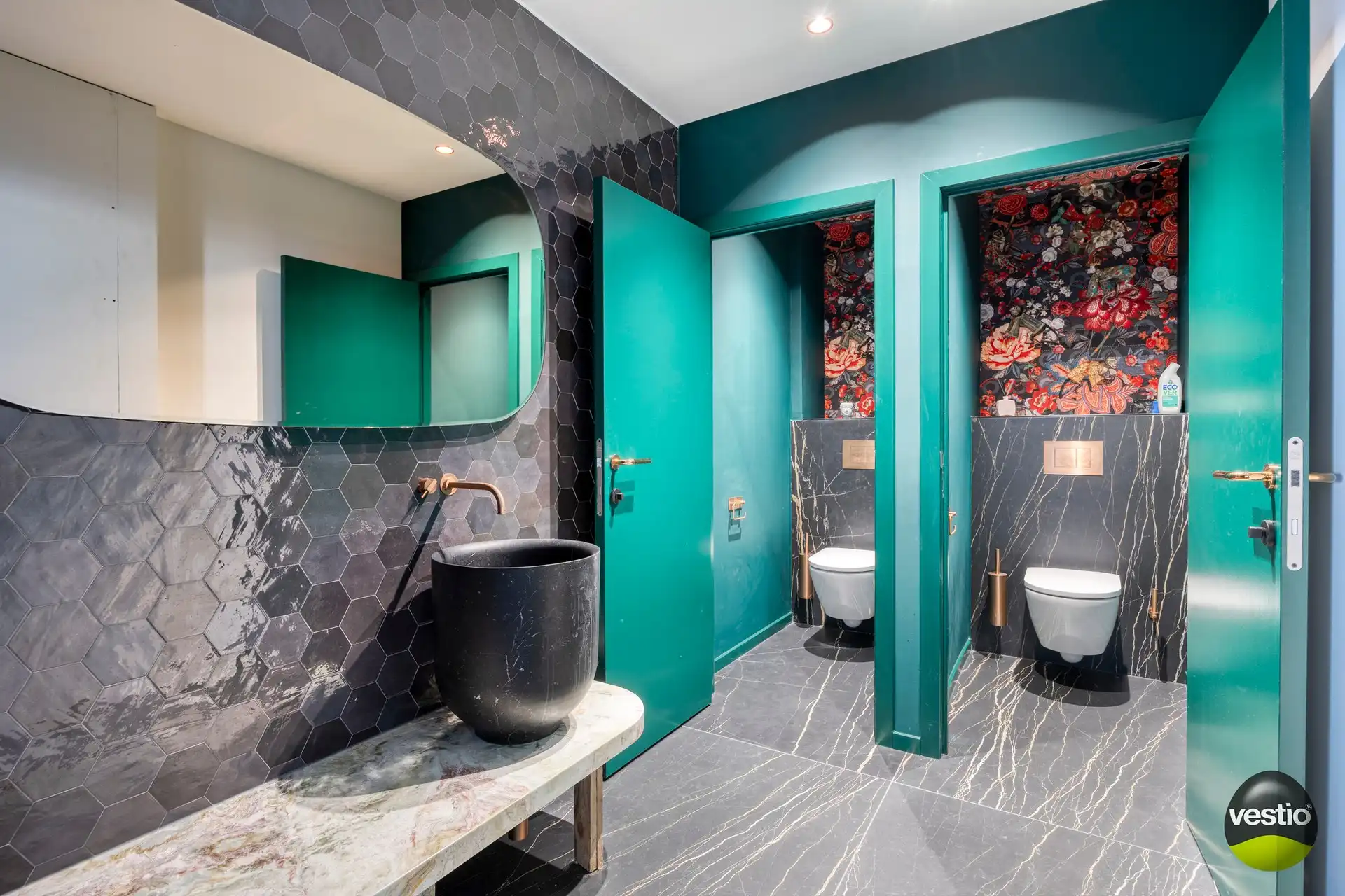 Luxueuze gelijkvloerse kantoorruimte van ca. 328 m² met parking. foto 16