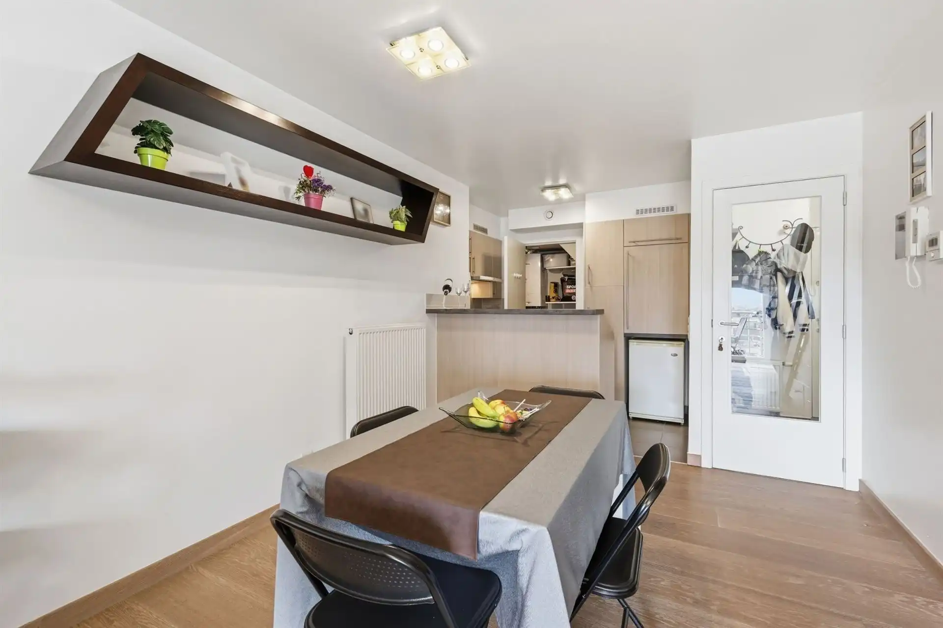 ZUIDGERICHT / VLAK AAN ZEEDIJK  foto 6