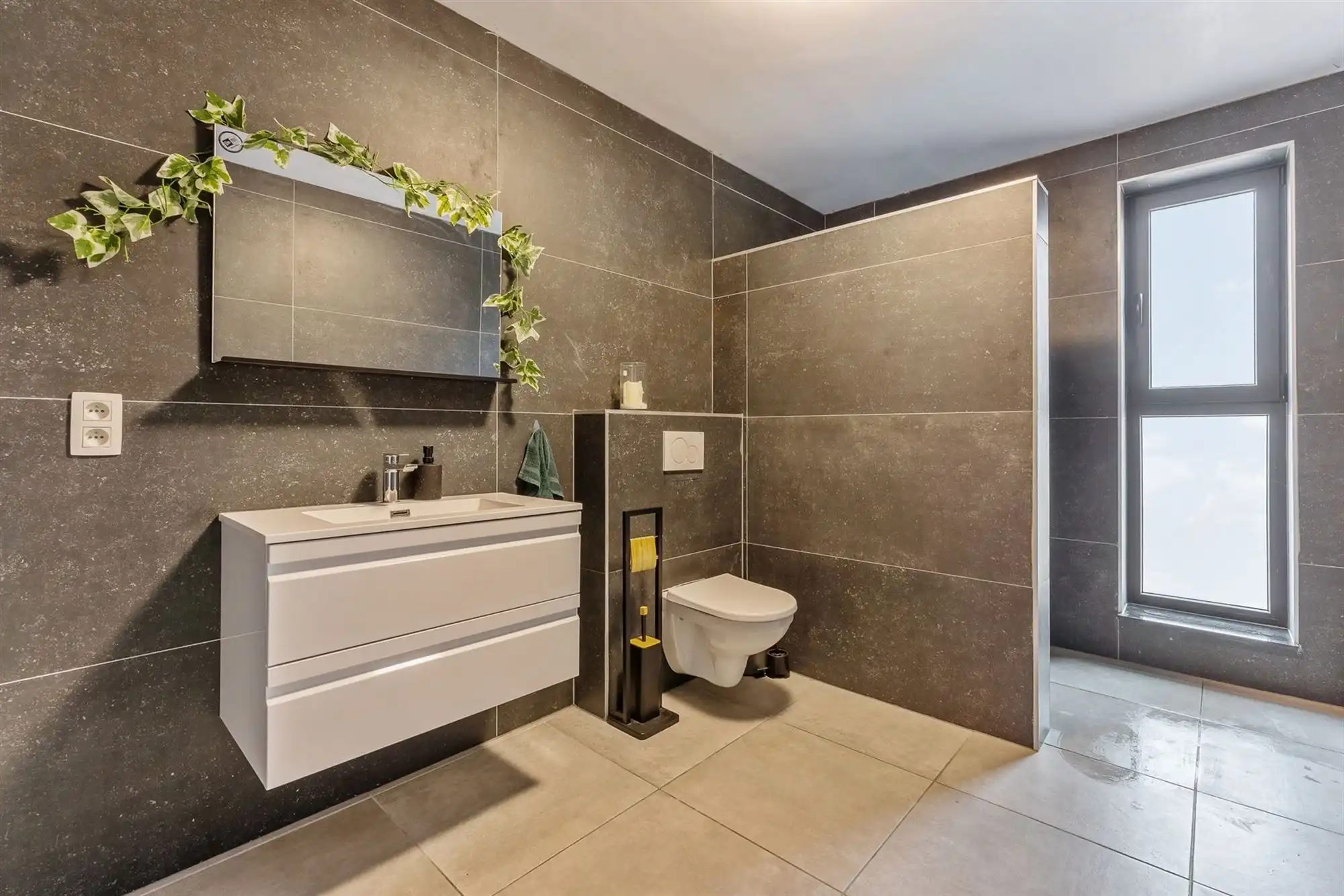 RUIM RECENT APPARTEMENT (2023) MET 2 SLAAPKAMERS TE KORSPEL foto 22