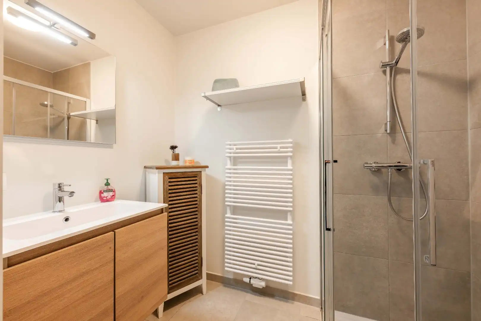 PERFECT ONDERHOUDEN APPARTEMENT (BJ 2018) MET STAANPLAATS & KELDER foto 12