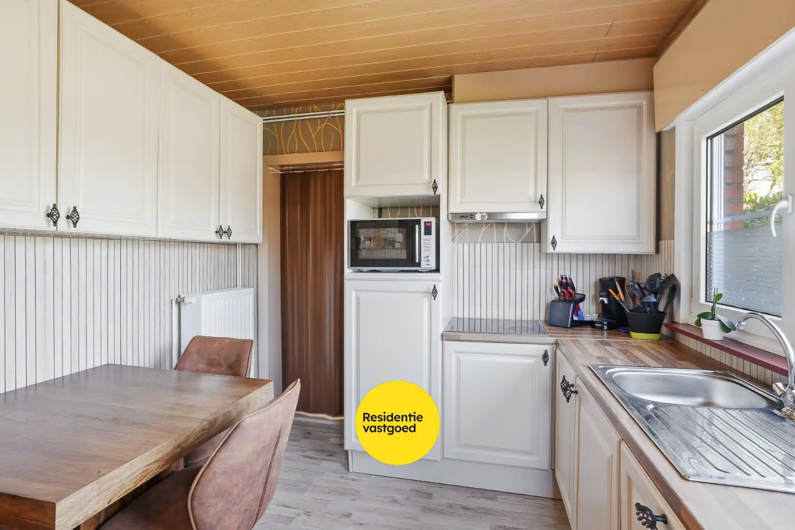 Charmante woning op 727 m² in het centrum van Eernegem foto 8