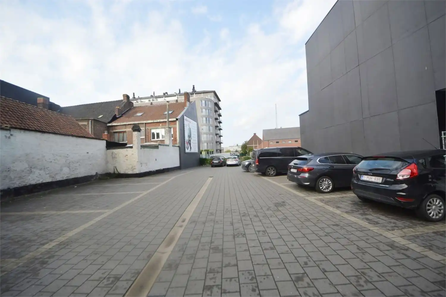 MULTIFUNCTIONEEL COMMERCIEEL GEBOUW INCL. PARKING foto 9