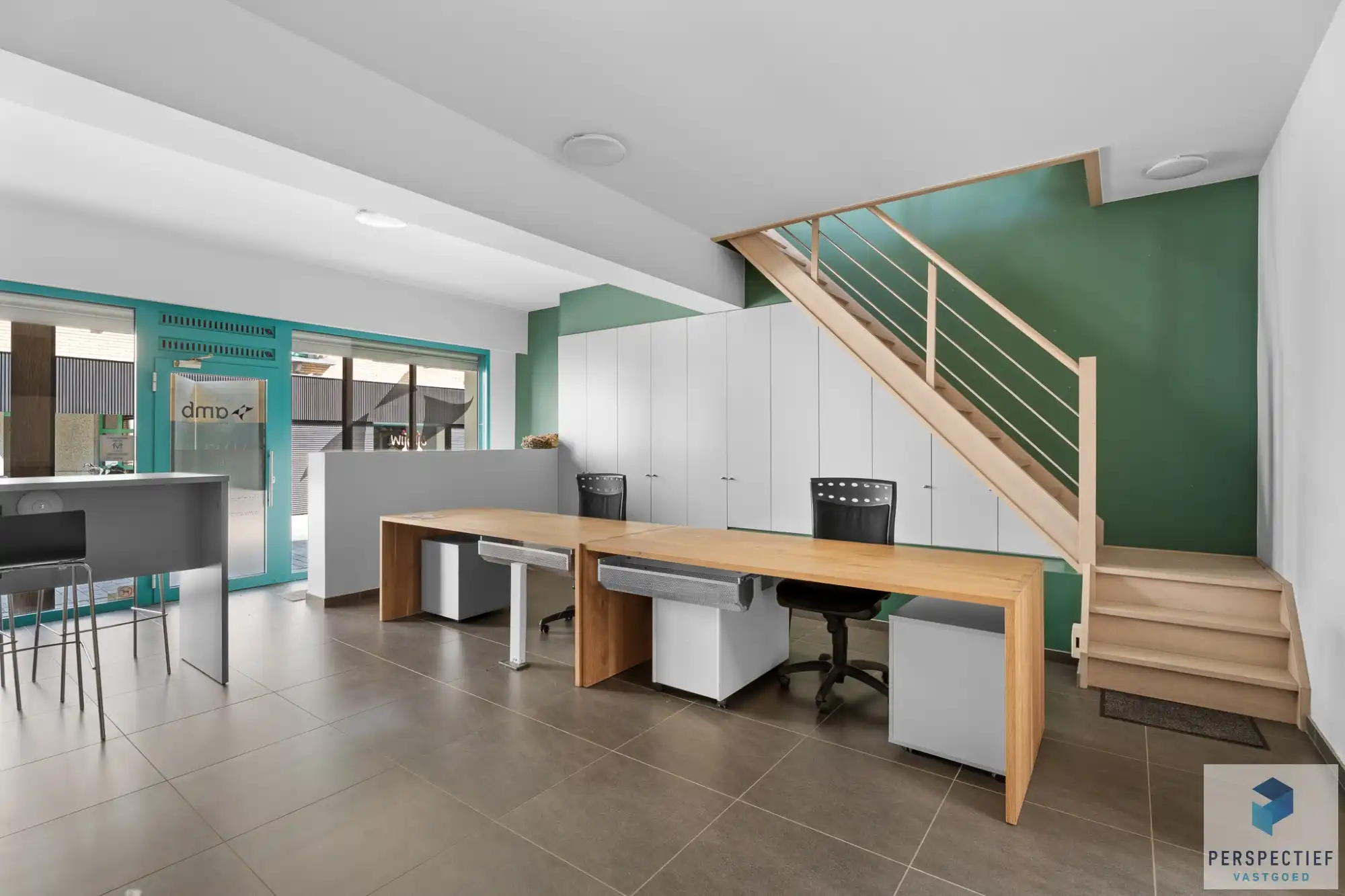 Veelzijdig handelshuis/kantoorgebouw foto 2