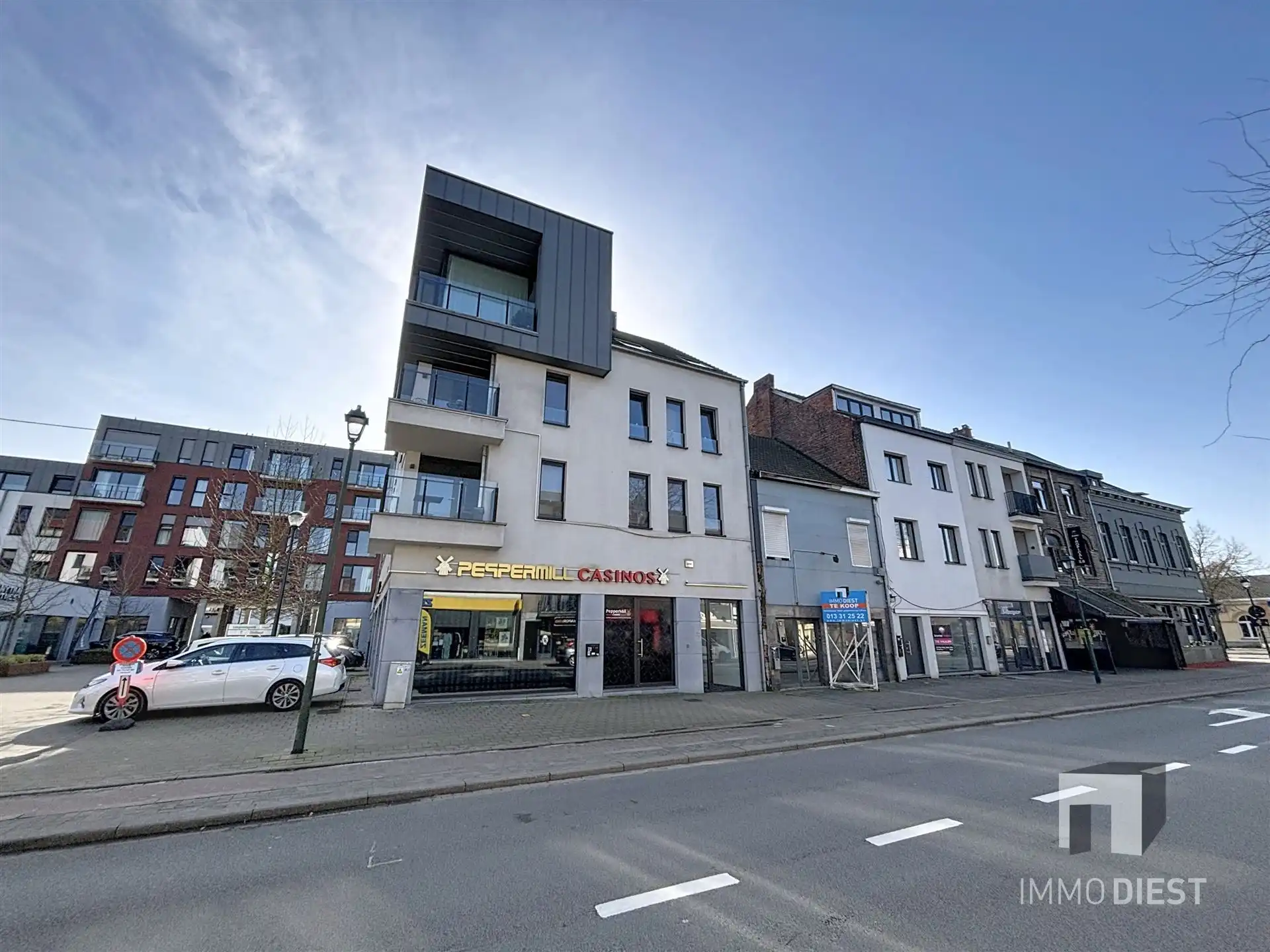 Handelspand 180m2 gelijkvloers op 3,47are met achterliggende tuin foto 2