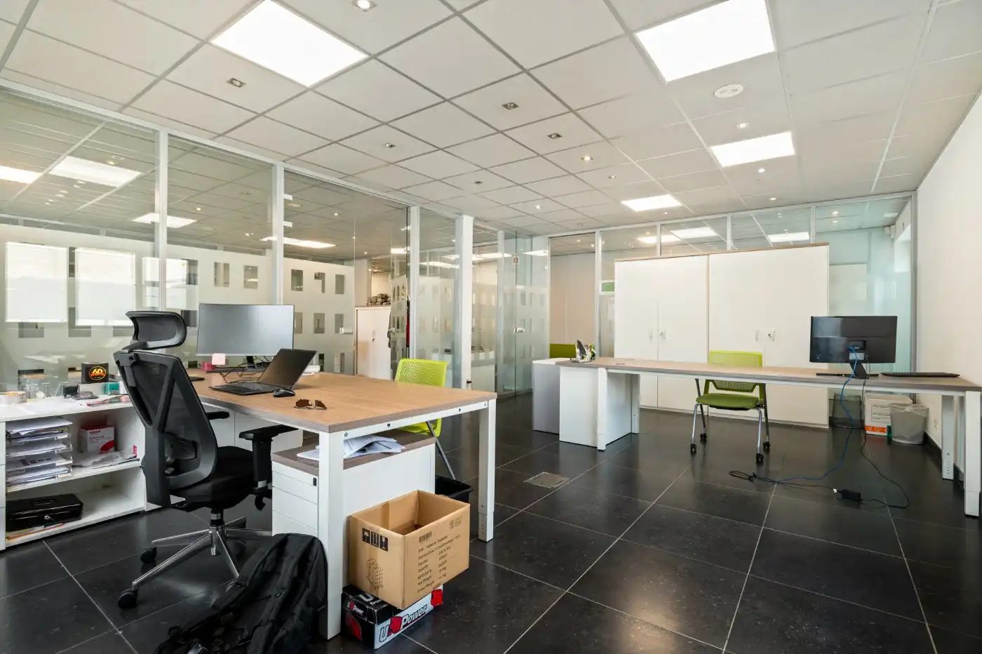 Ruime, volledig ingerichte kantoorruimte van 200 m² in hartje Stabroek foto 4