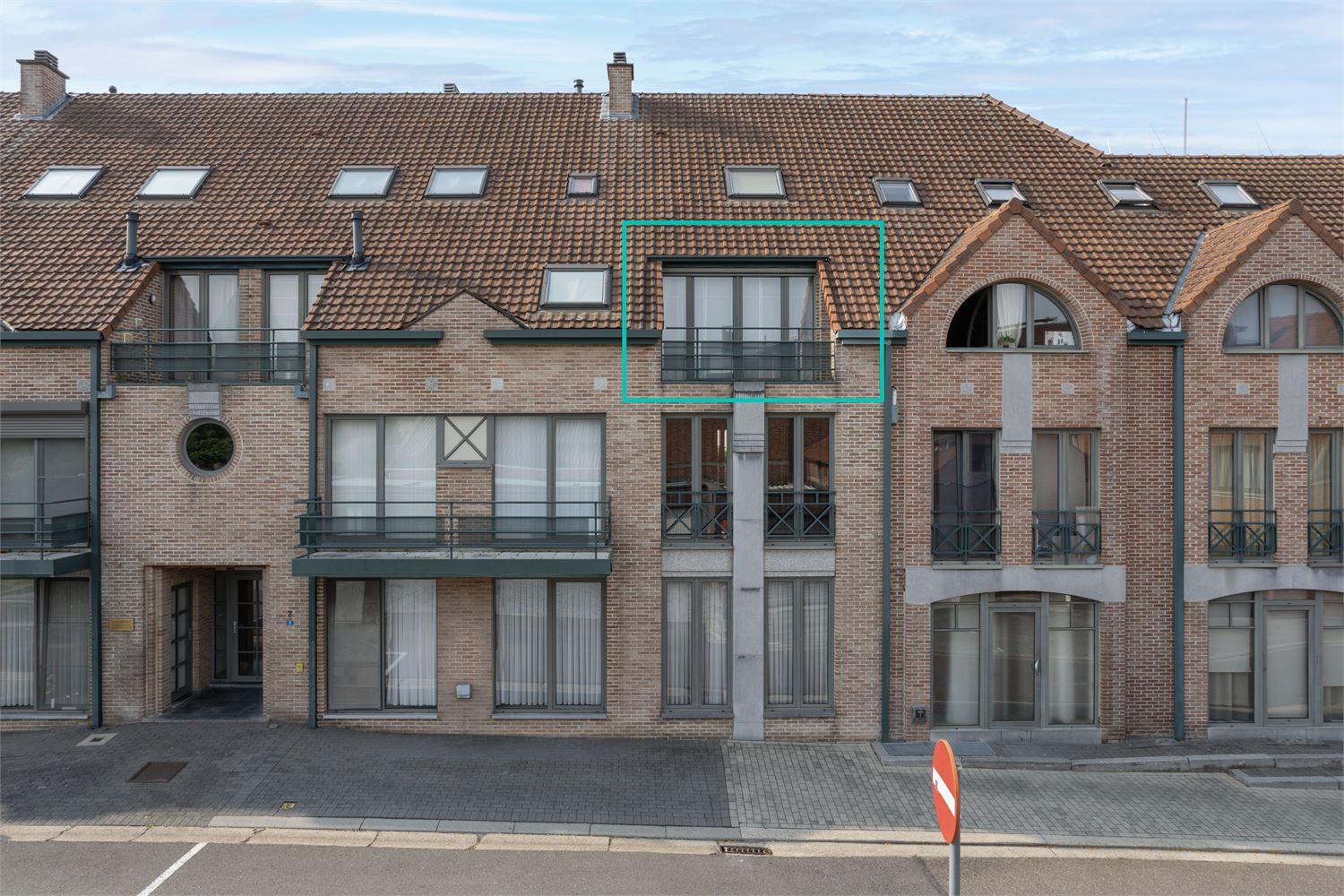 VERZORGD INSTAPKLAAR APPARTEMENT MET 2 SLAAPKAMERS EN TERRAS TE MUNSTERBILZEN foto {{pictureIndex}}