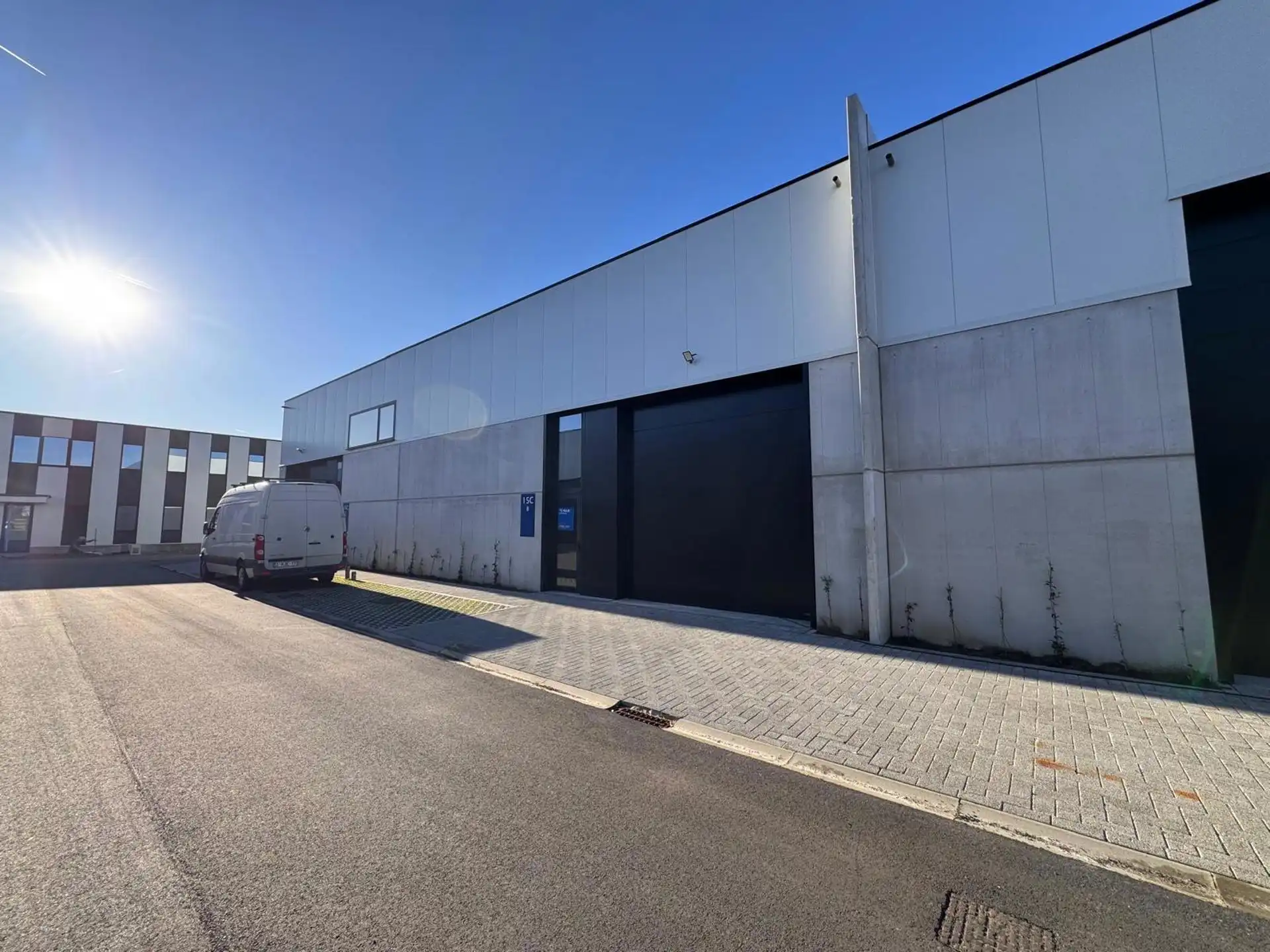 Nieuwbouw KMO-unit te huur op toplocatie in Kapellen foto {{pictureIndex}}