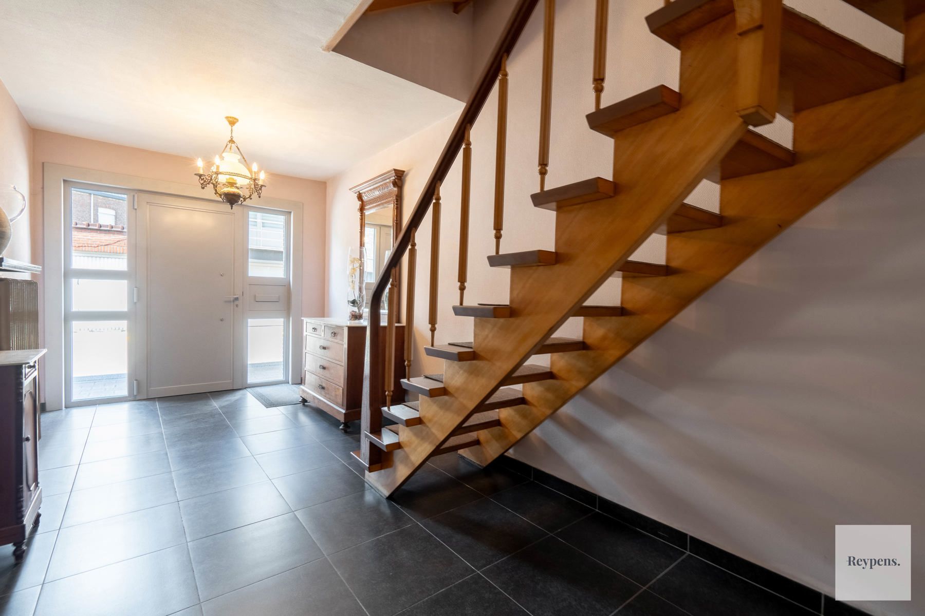Goed gelegen bel-etage woning met mogelijkheden foto 3