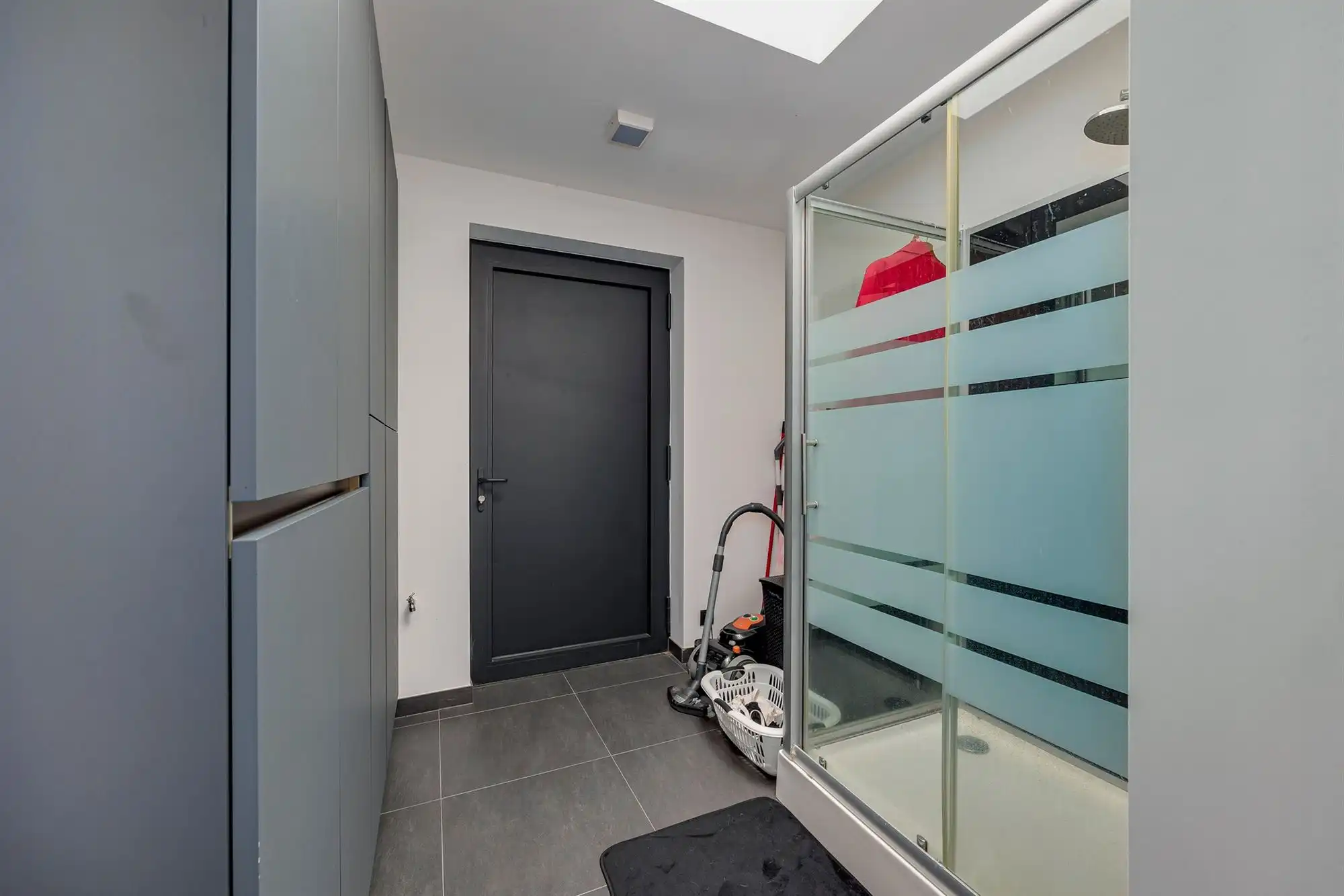 Exclusieve villa met 4 slaapkamers, 4 badkamers en luxueuze multifunctionele kelder op een toplocatie in Kalmthout! foto 9