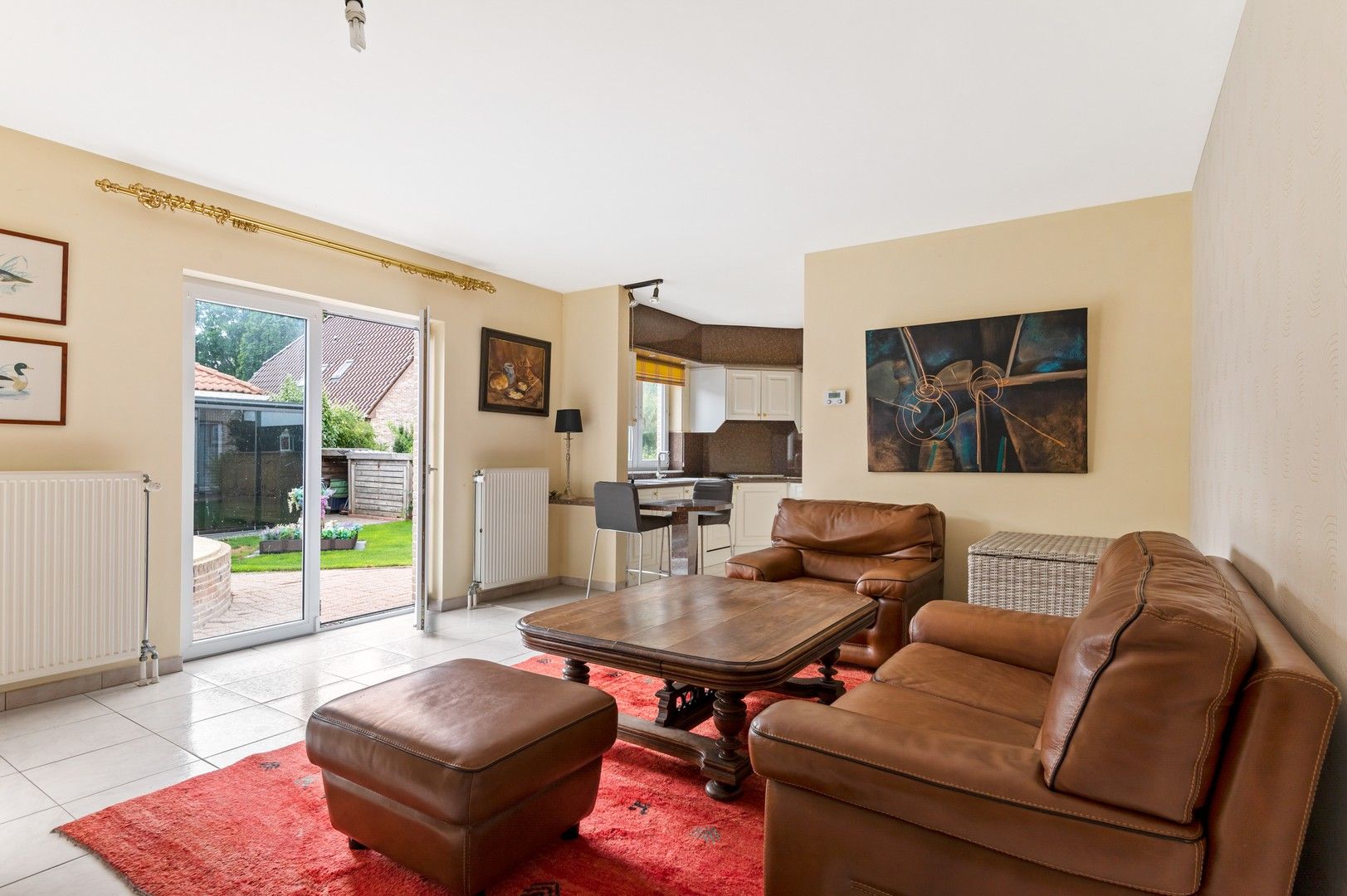 Knappe laagbouwwoning en groot bijgebouw met tuin en zwembad foto 16