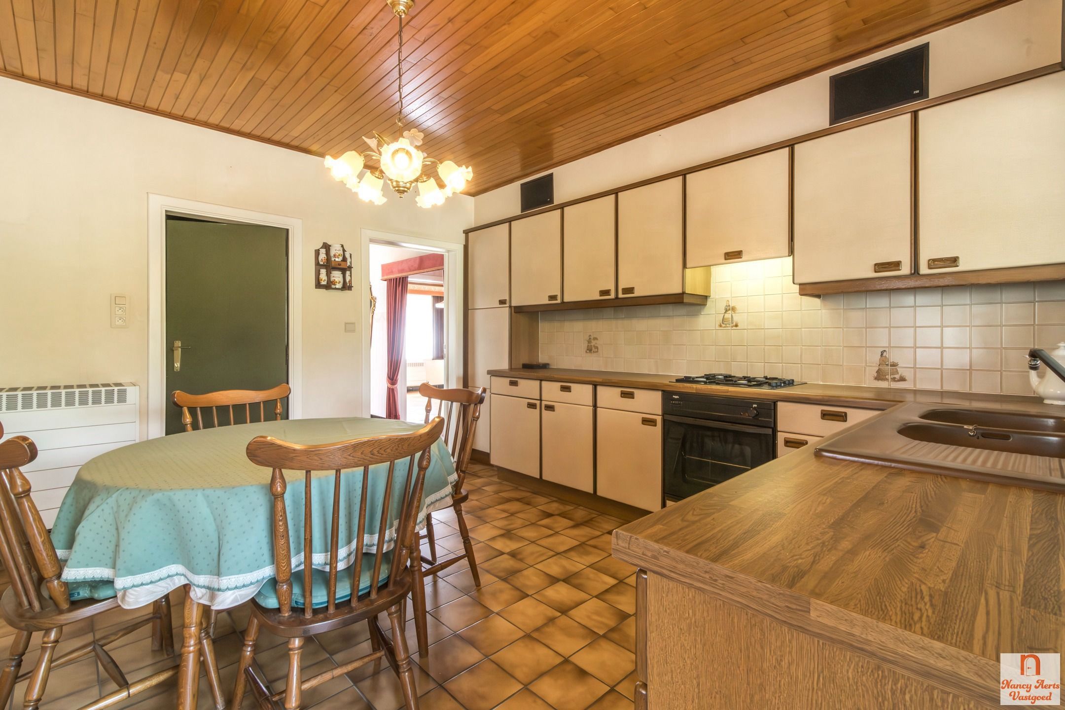 Vrijstaande, goed onderhouden woning op 20 are grond foto 14