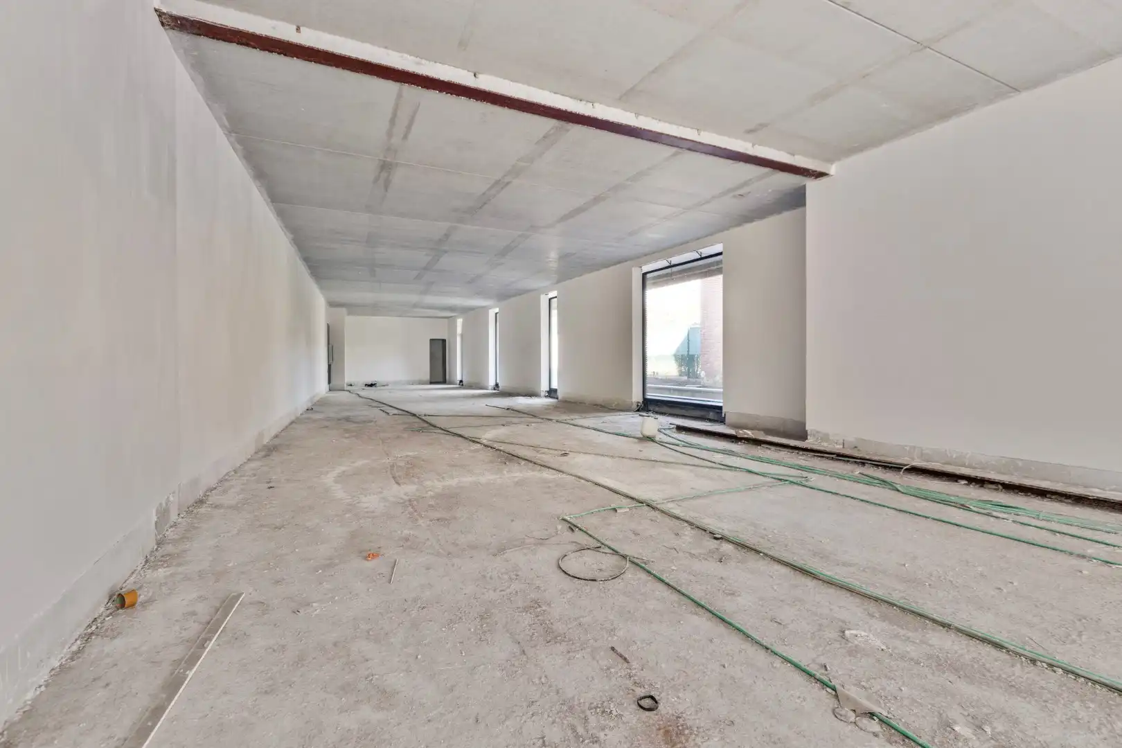 GELIJKVLOERS HANDELSPAND met KELDERRUIMTE TE HUUR/TE KOOP OP A-LOCATIE IN HOUTHALEN CENTRUM   foto 12