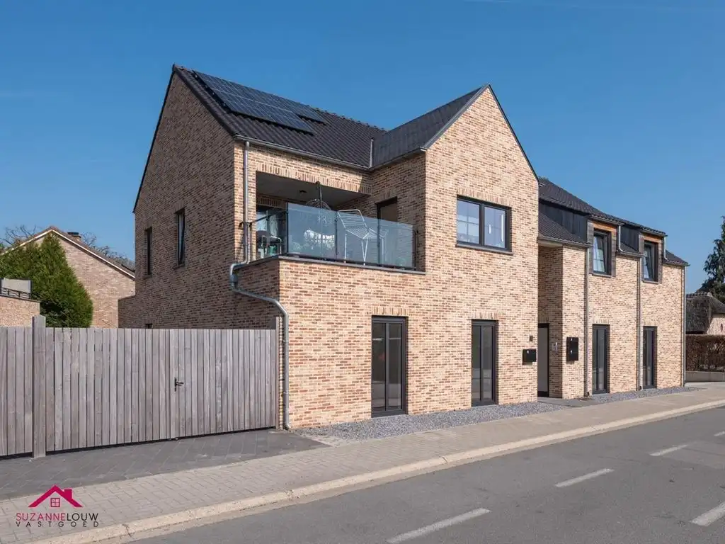 Gelijkvloers appartement met ruim terras foto 3