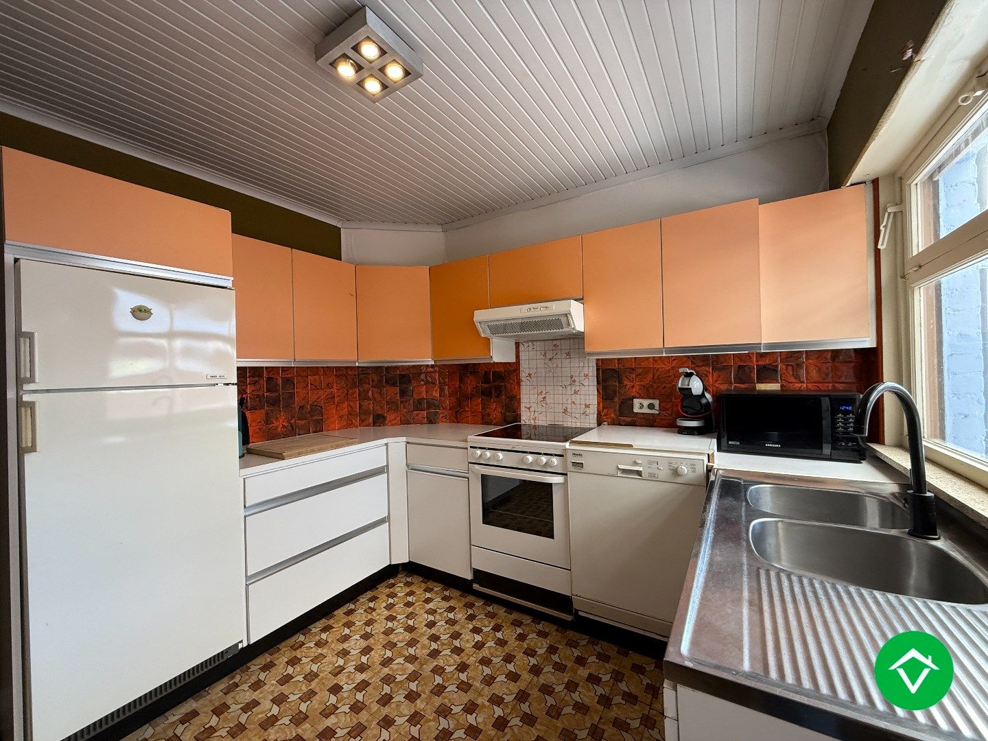 Charmante woning met twee slaapkamers, diepe tuin en ruime garage foto 7