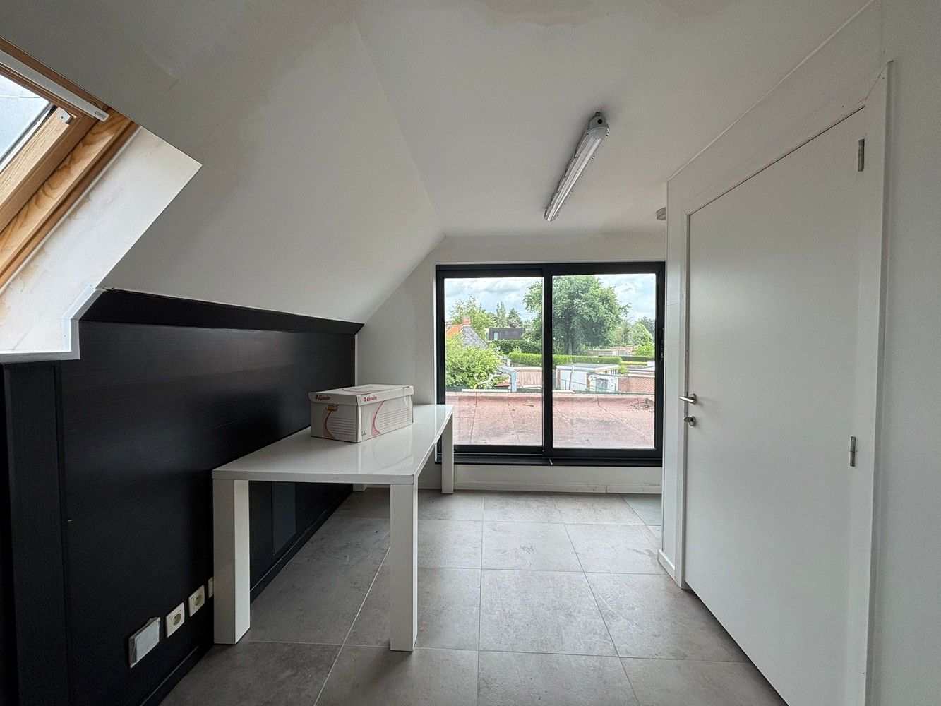 Gunstig gelegen kantoorruimte (60m²) in Emblem te huur! foto 3