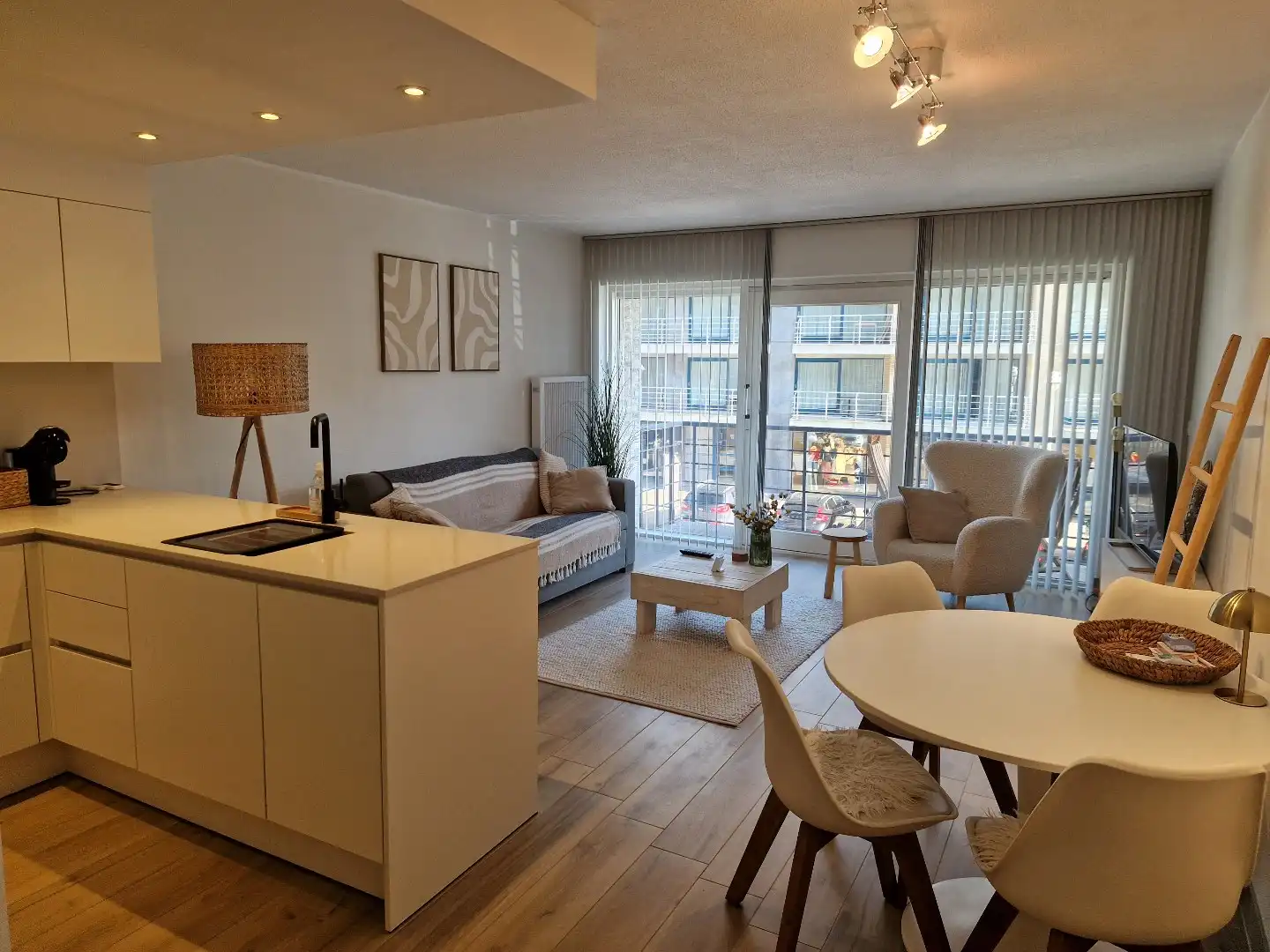 Vernieuwd 2-slaapkamerappartement in Nieuwpoort foto 2