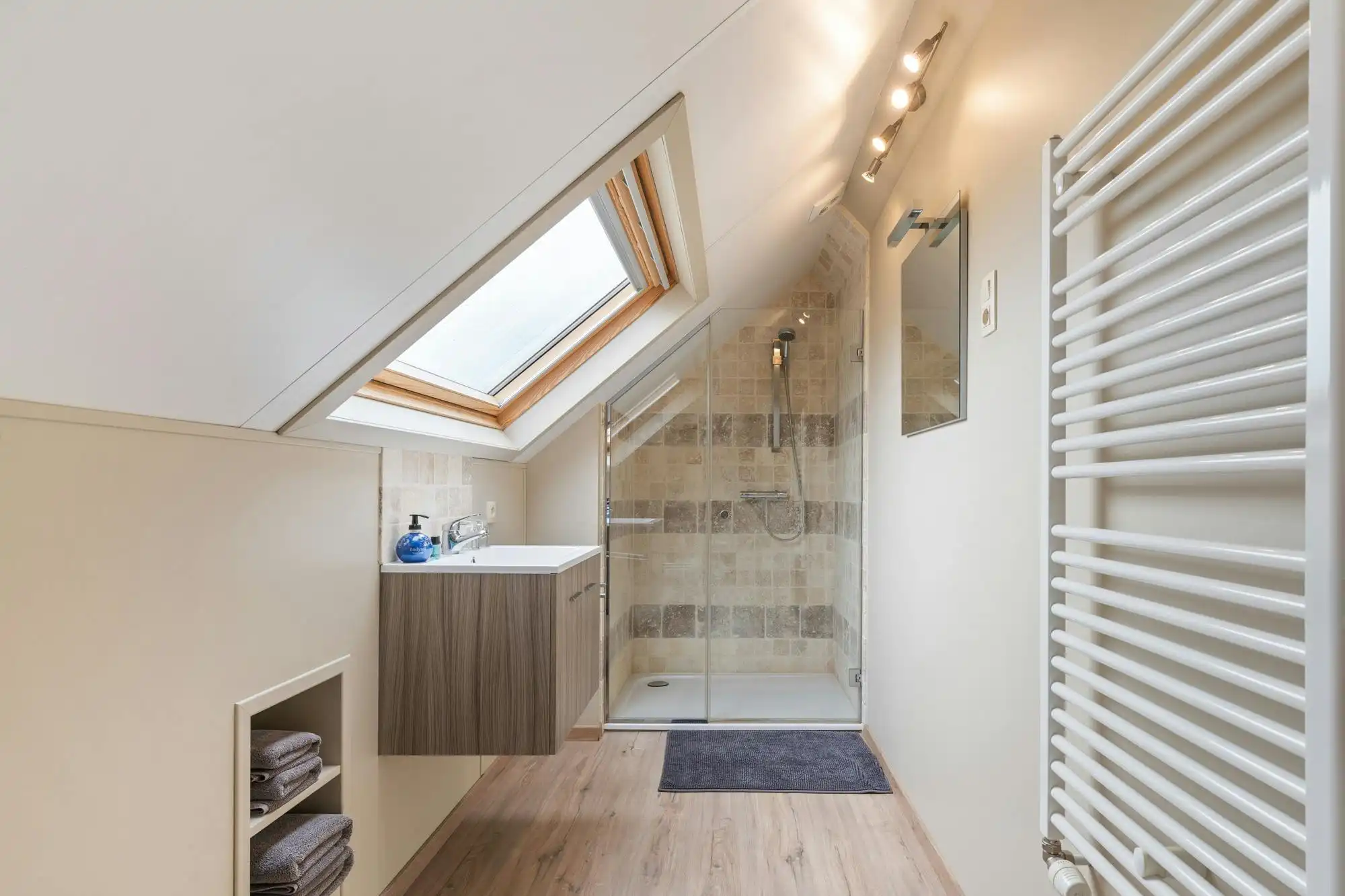 Woonst met B&B en appartement te koop in Minderhout foto 17