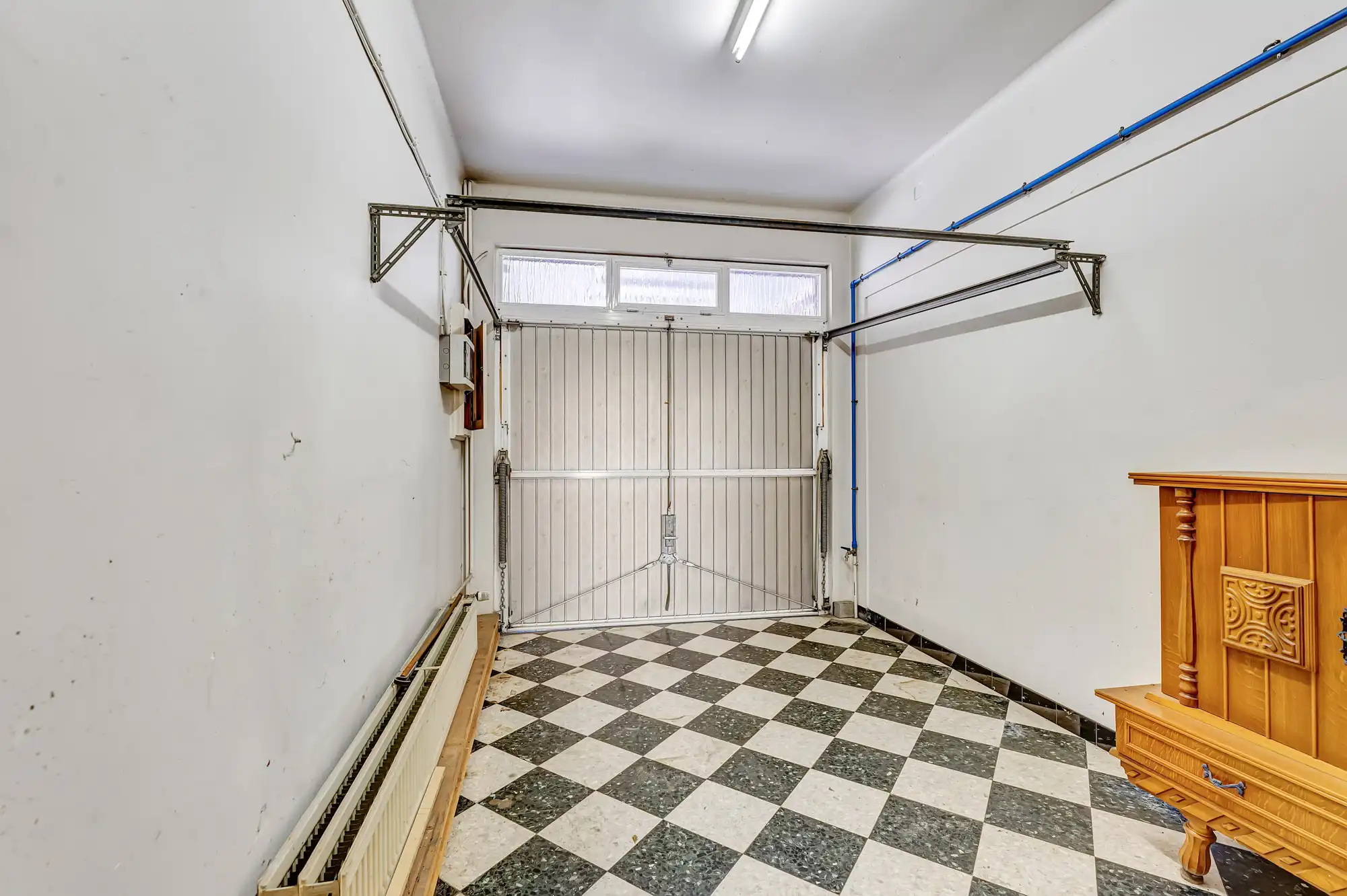 Goed onderhouden, robuuste woning met garage foto 11