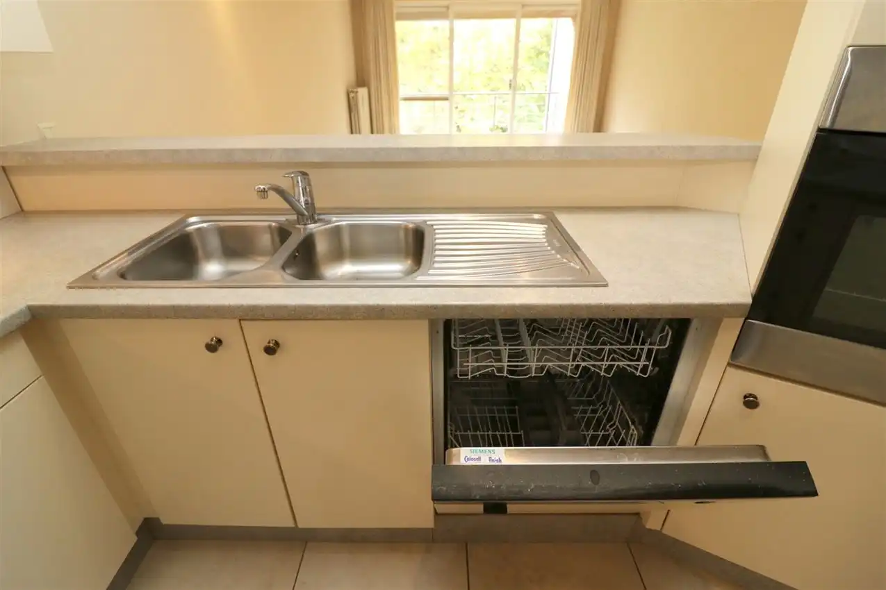 Appartement met 2 slpk., autostaanplaats en terras in centrum Aarschot foto 32