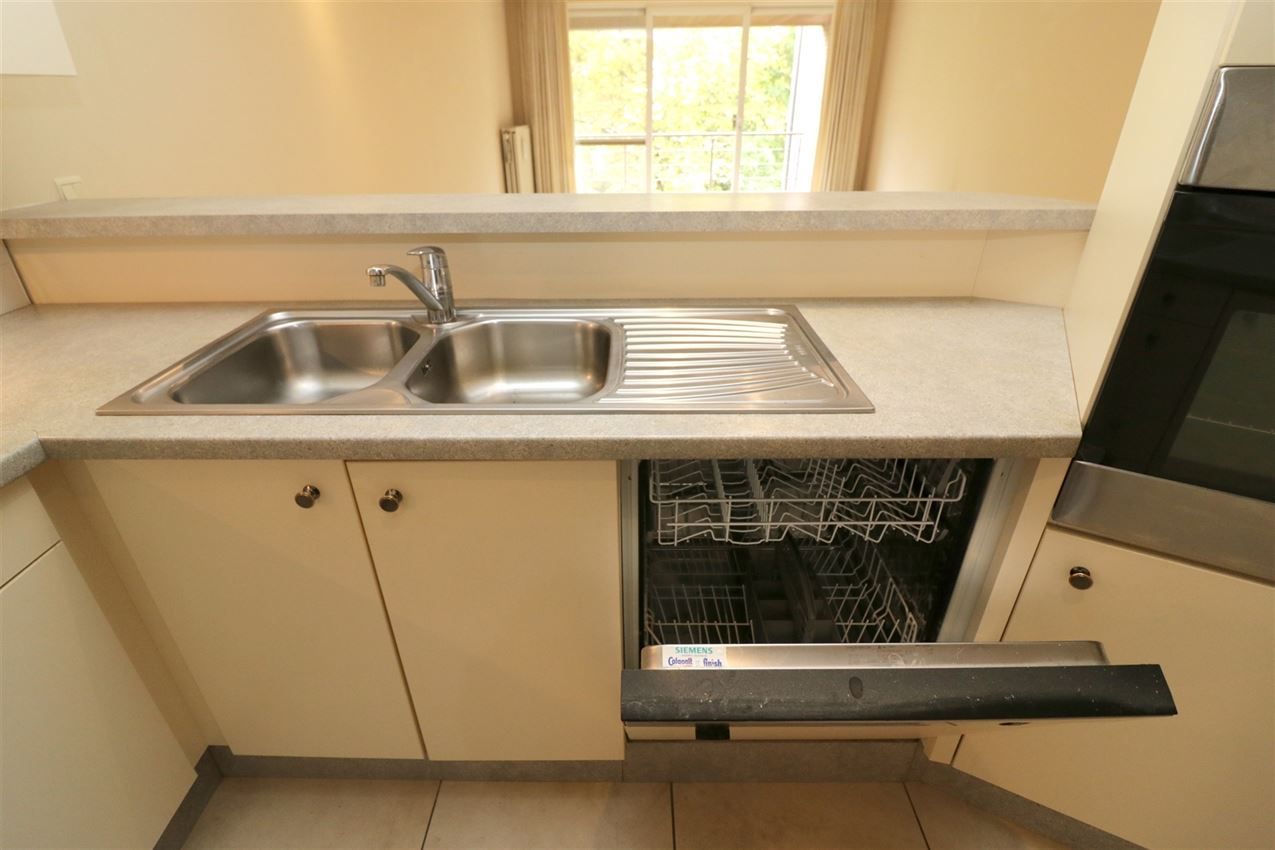 Appartement met 2 slpk., autostaanplaats en terras in centrum Aarschot foto 32