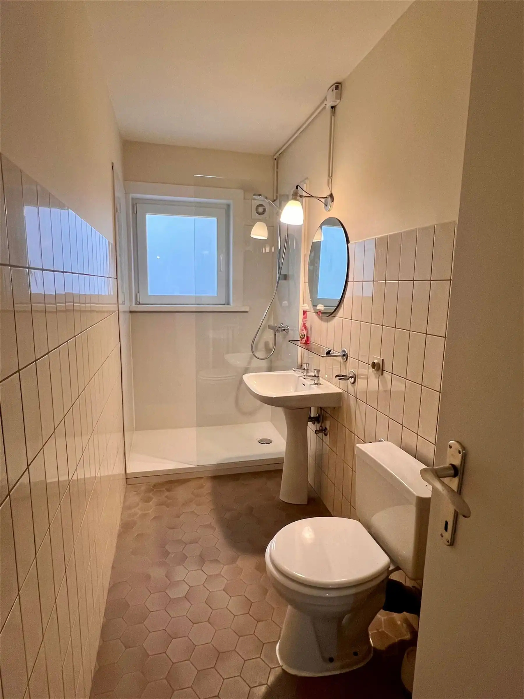 Opgefrist, praktisch en centraal gelegen appartement foto 4