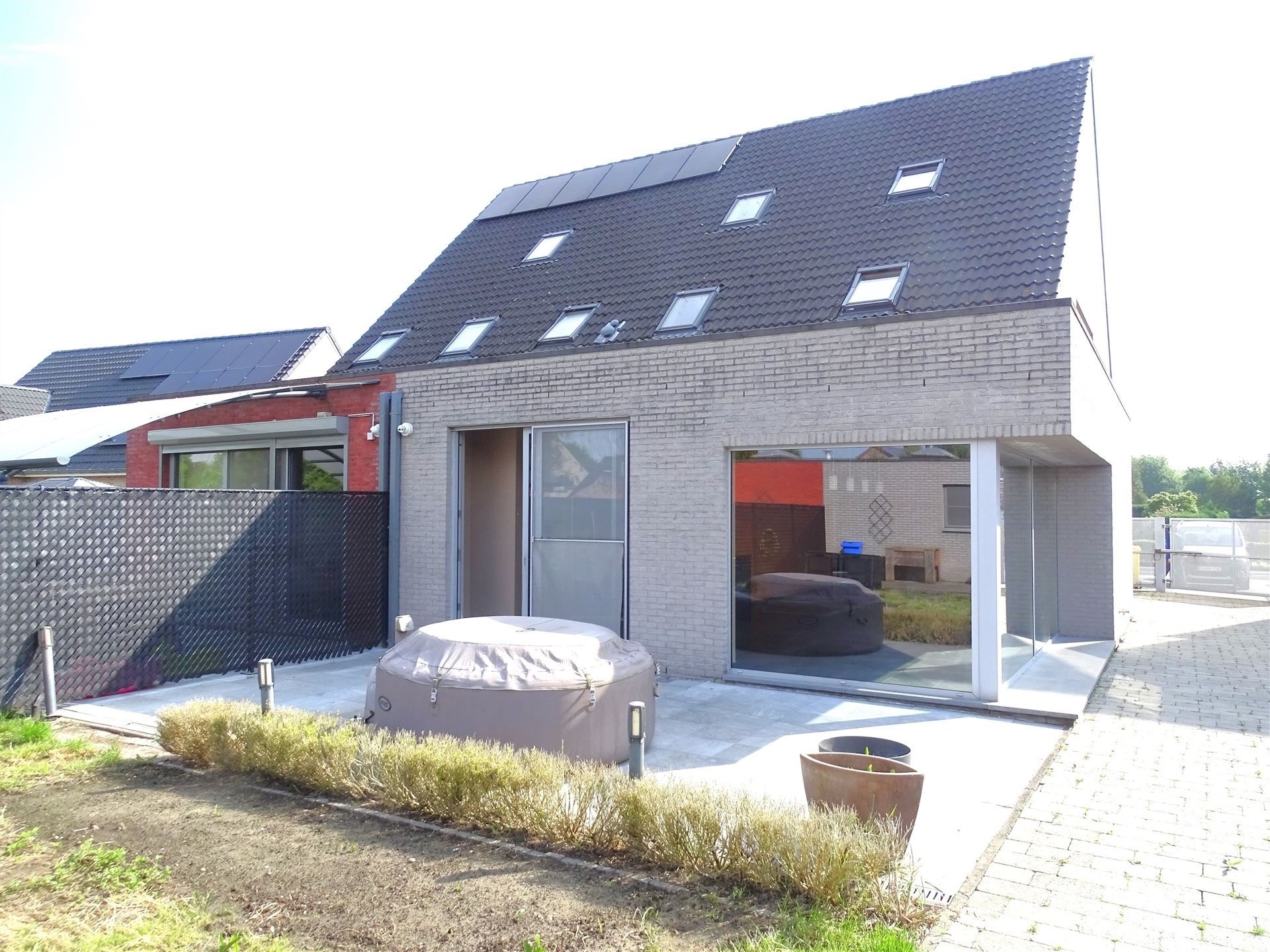 Verrassend ruime woning met werkhuis, 5 slaapkamers, tuin en carport! foto 10