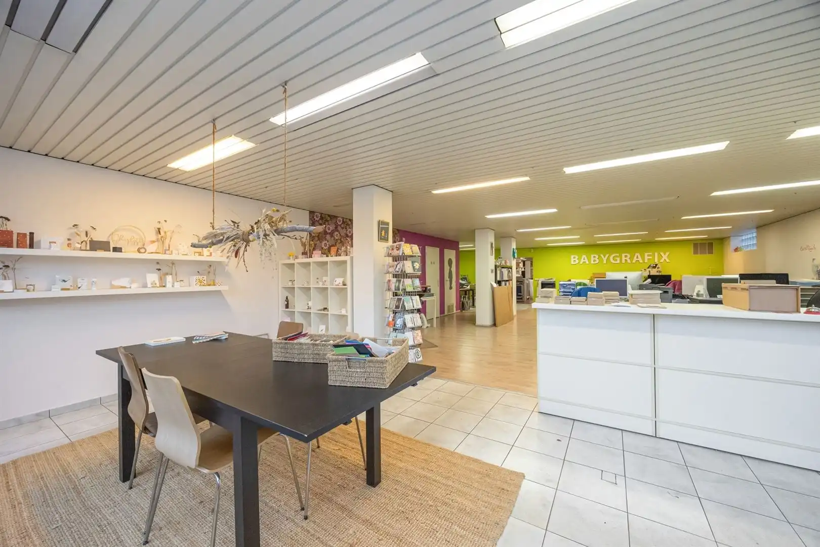 Ruim commercieel gelijkvloers 241m² op toplocatie tegenover AZ Klina foto 5