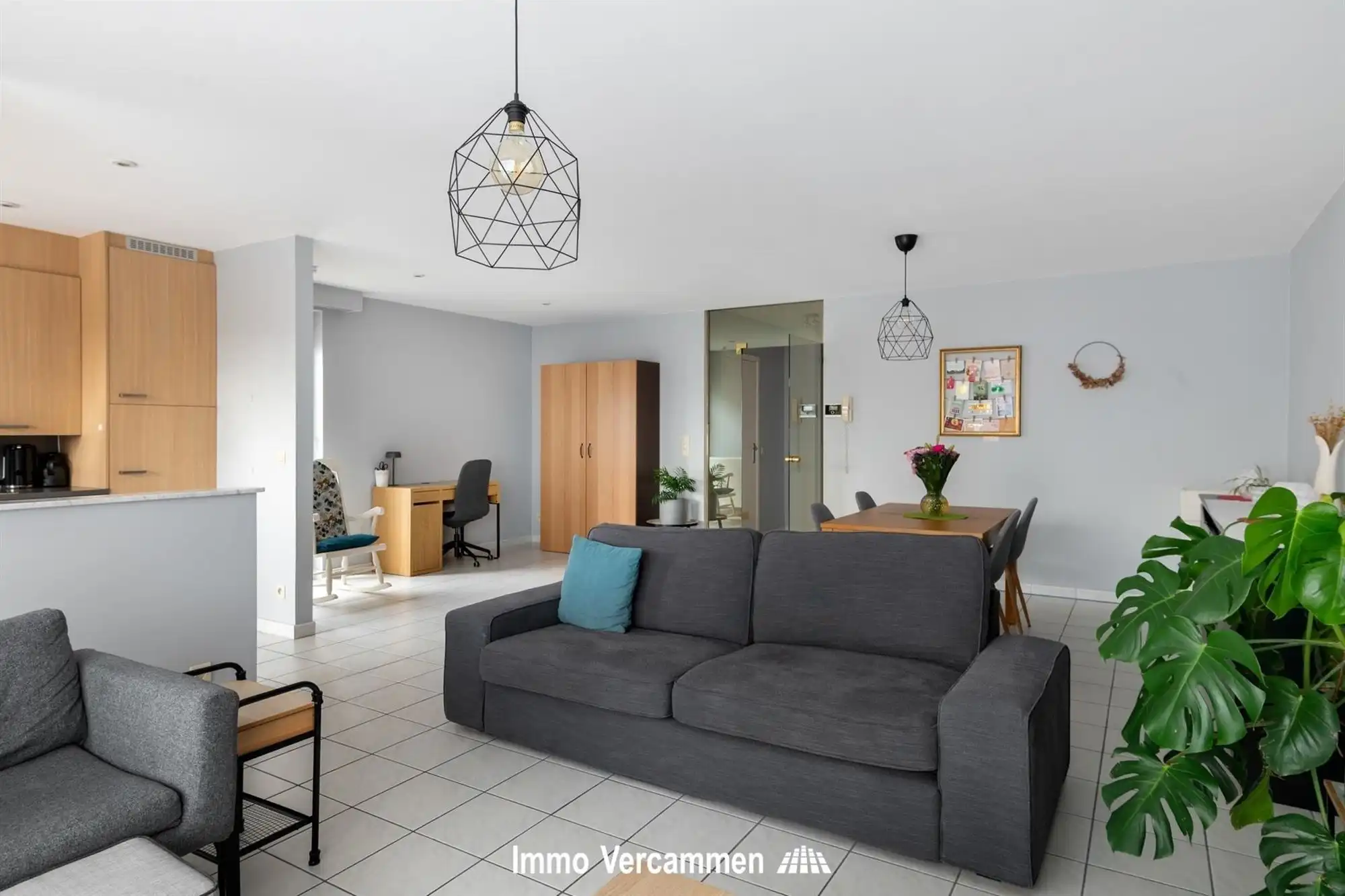 Ruim appartement (109 m²) met 2 SLPK, terras en garage foto 2