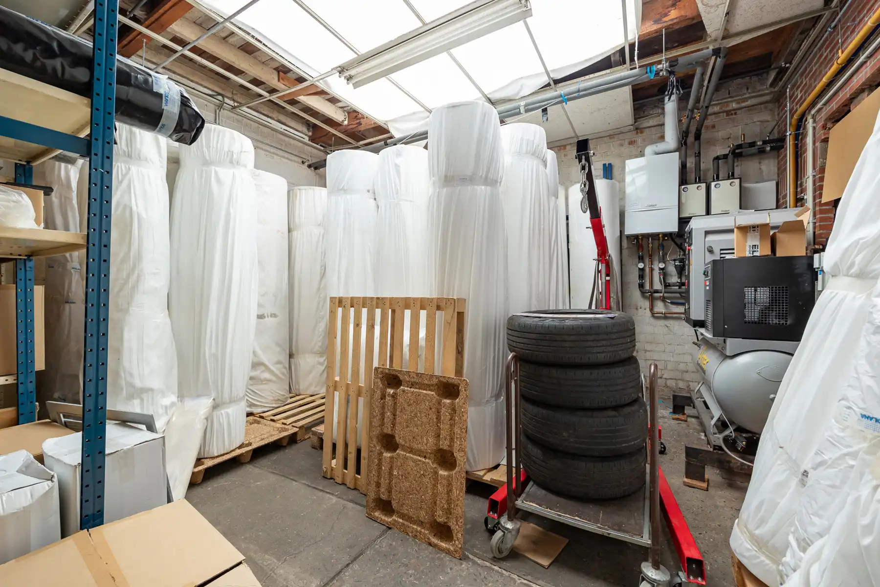 Kantoorgebouw met atelier op voll. bebouwd perceel van 528m² foto 8