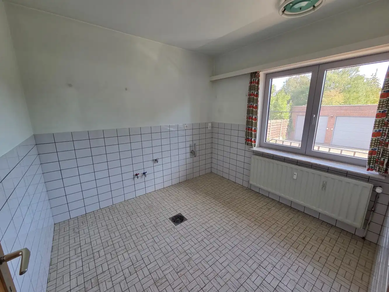 Uitzonderlijk ruim appartement met 4 slaapkamers, bureau en dubbele garage foto 10