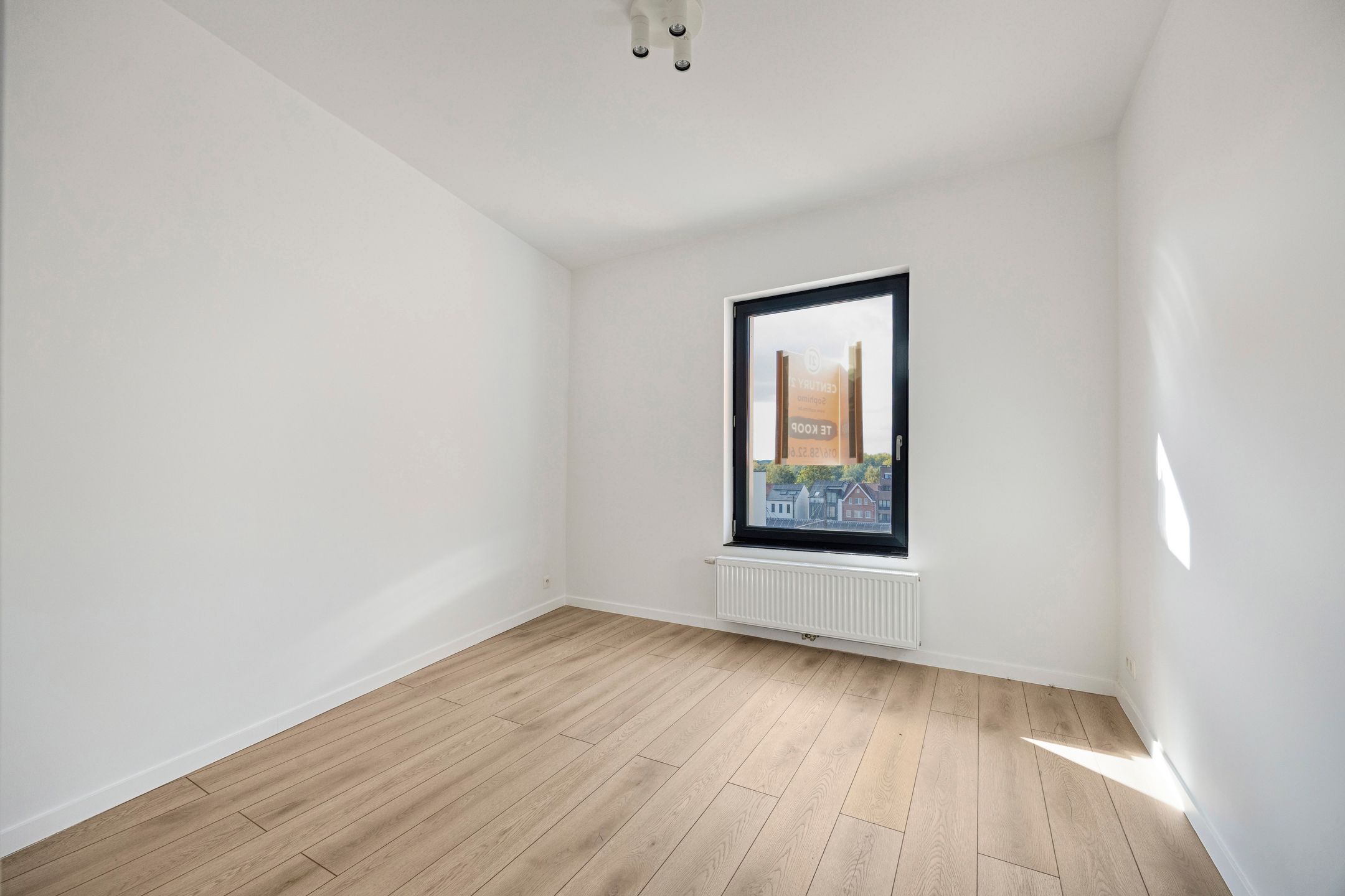 Gerenoveerde woning op centrale ligging te Sint-Joris-Weert foto 8