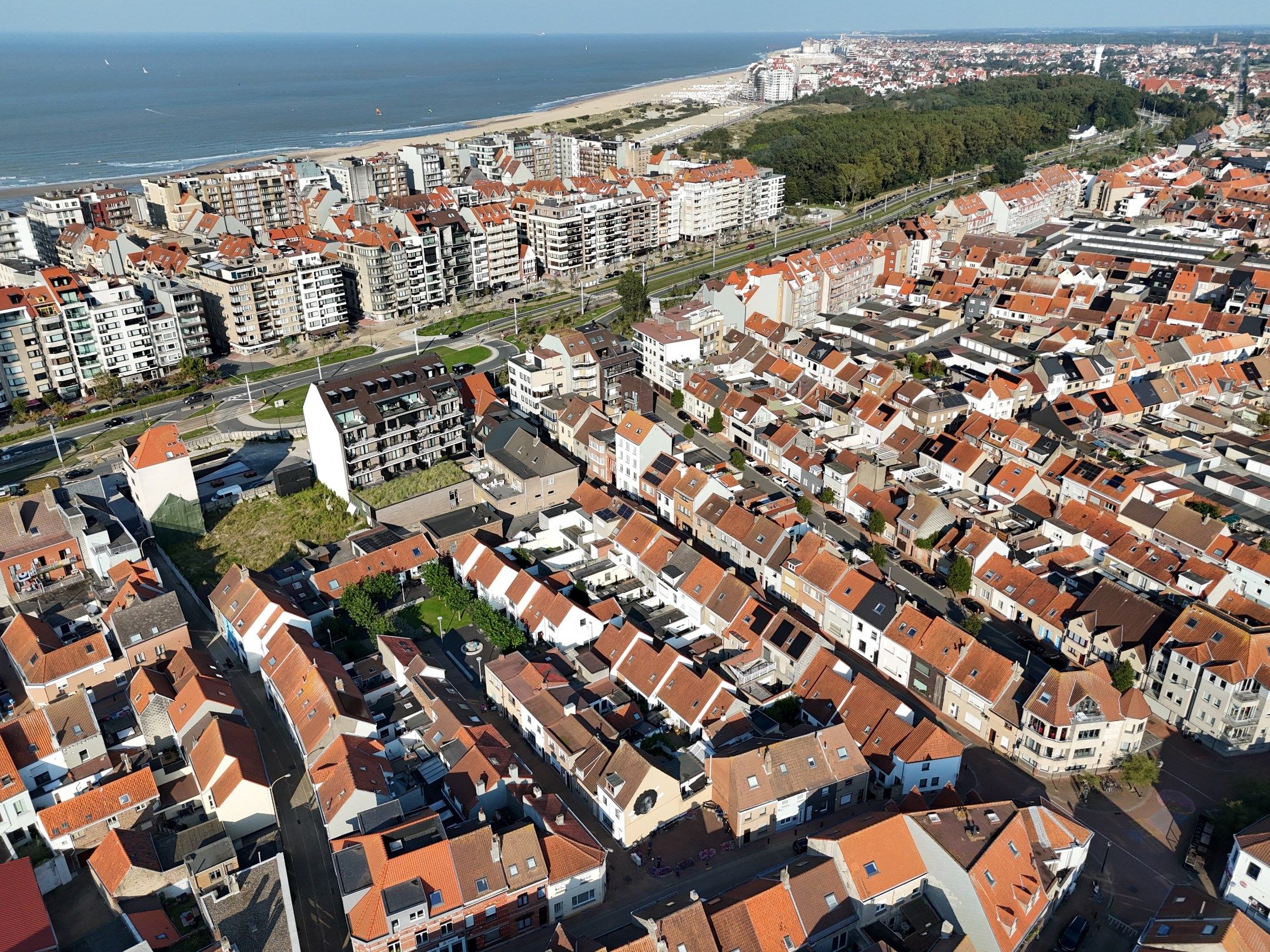 Te renoveren woning goed gelegen in het centrum van Heist-aan-Zee foto 8