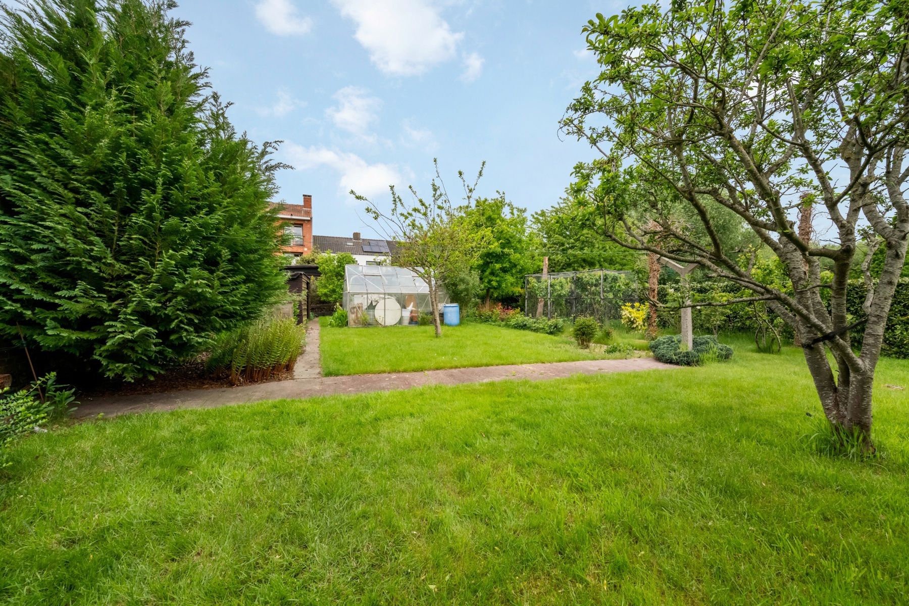 Ruime woning met tuin en bijgebouwen in rustig Sint-Kruis. foto 11