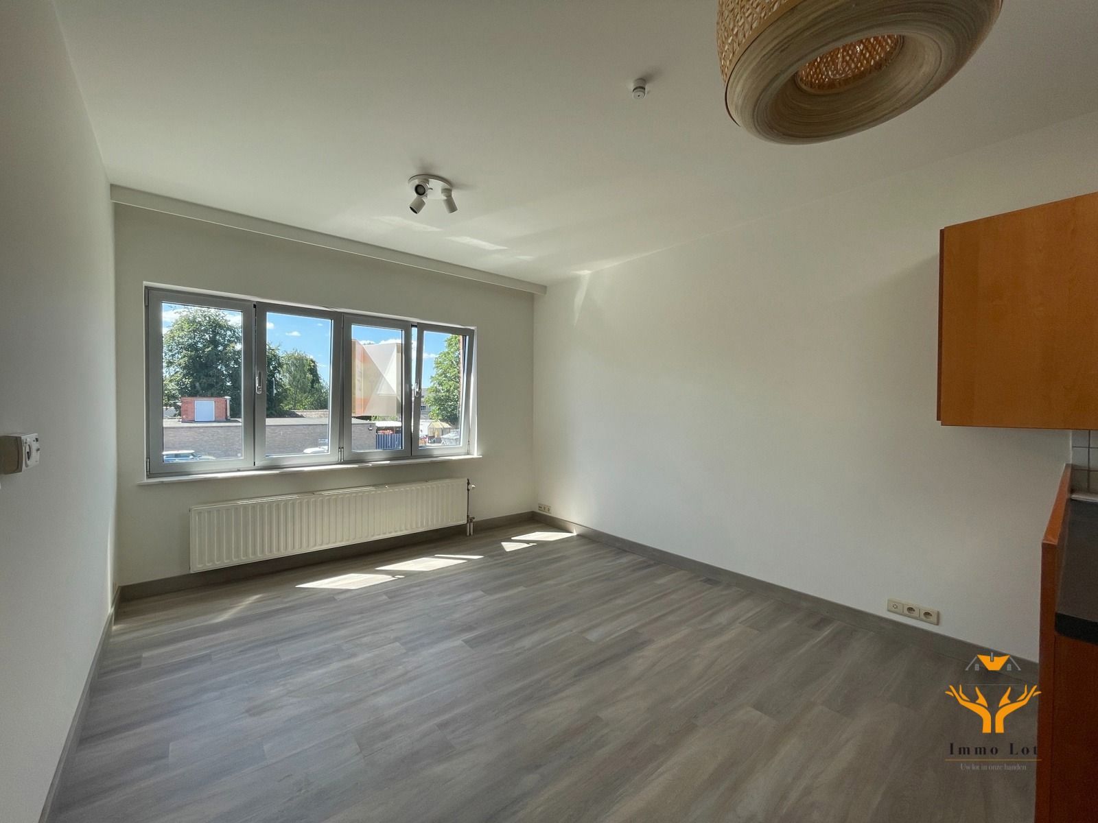 TE HUUR: 1-slaapkamerappartement in centrum Berlare foto 3