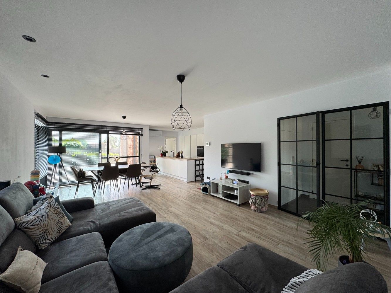 Prachtige energieneutrale woning met 4 slpks en aangelegde tuin foto 3