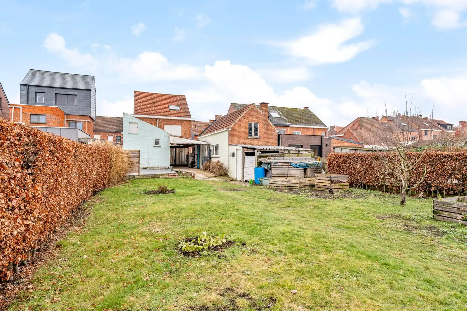 Goed gelegen en vrijstaande woning met 2 slaapkamers, uitbreidingsmogelijkheden onder het dak en een oprit met een garage op een perceel van 9a 96ca grenzend aan en met de tuin deels gelegen in agrarisch gebied! foto 25