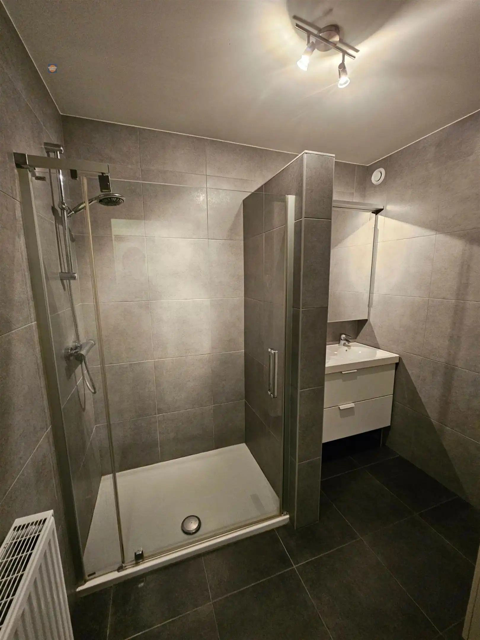 Gelijkvloers 2-slaapkamerappartement, terras en staanplaats foto 7