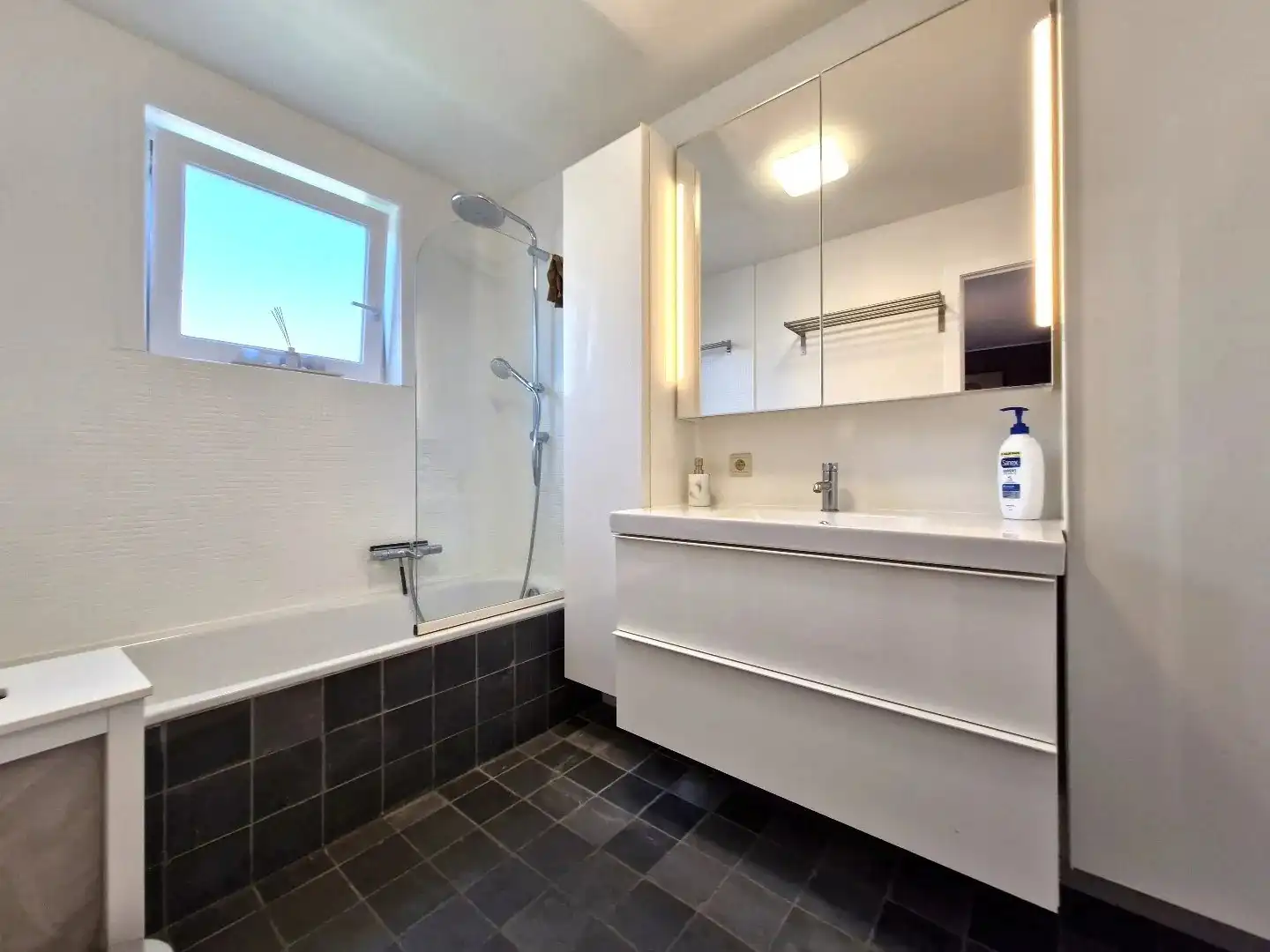 Lichtrijk penthouse-appartement met groot zonneterras in Zeebrugge – op wandelafstand van zee foto 14