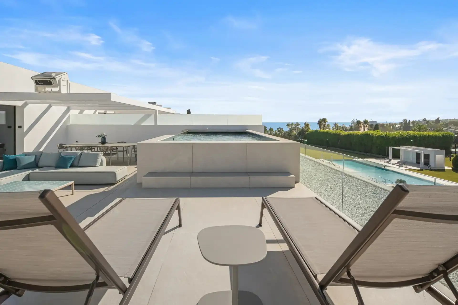 Exclusieve villa met resortgevoel in het meest prestigieuze deel van Marbella foto 35