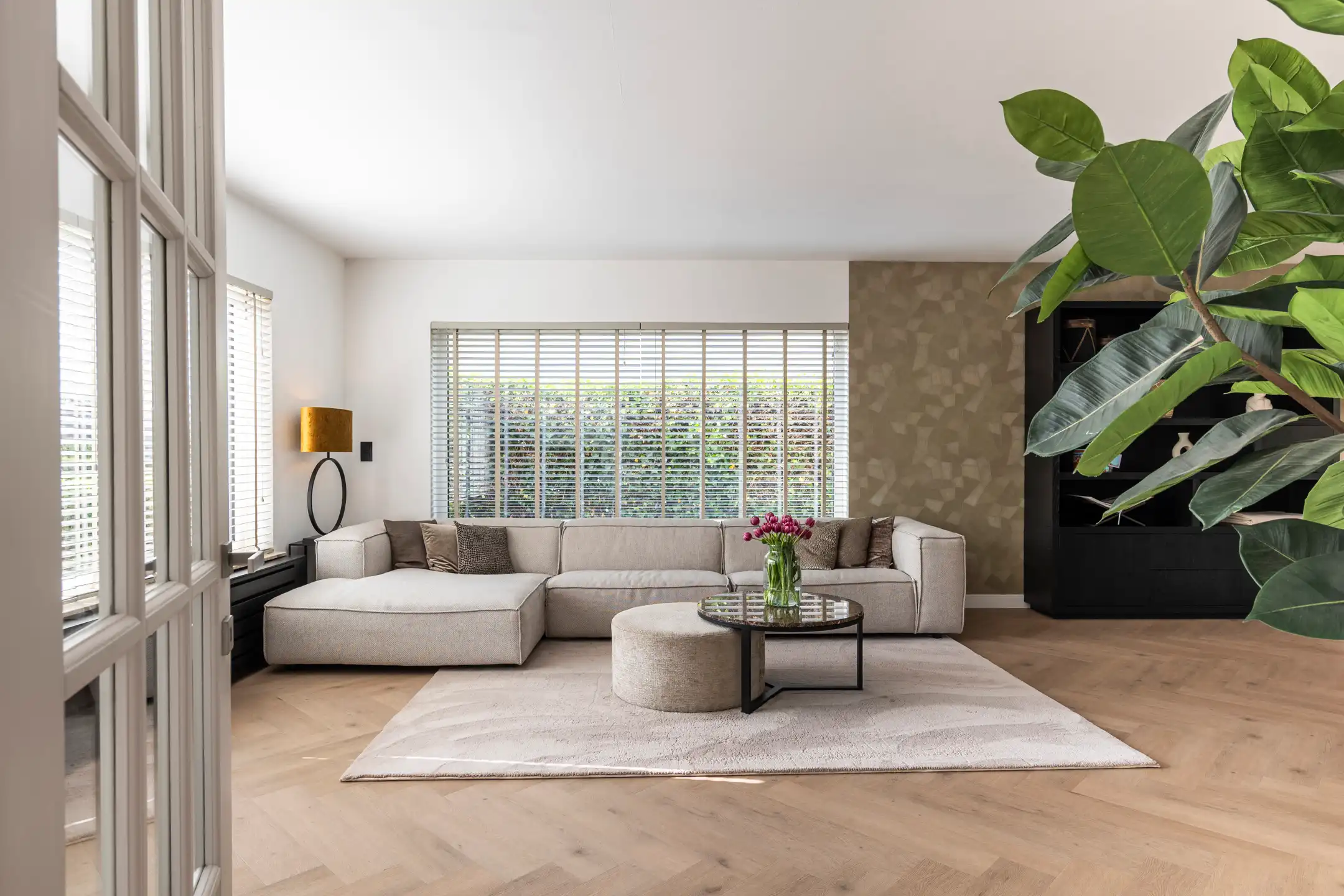 luxe afgewerkte vrijstaande woning op 842 m² in Poppel. foto 2