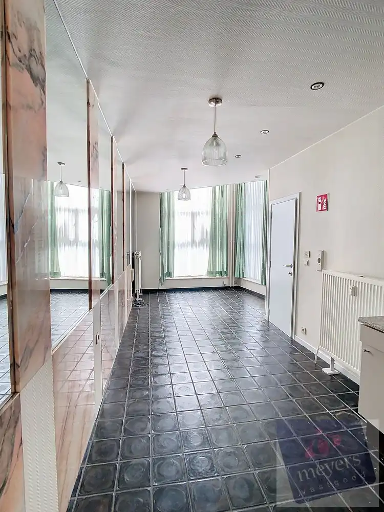 Karaktervolle woning met combinatie wonen/werken op centrale ligging in Sint-Truiden foto 3