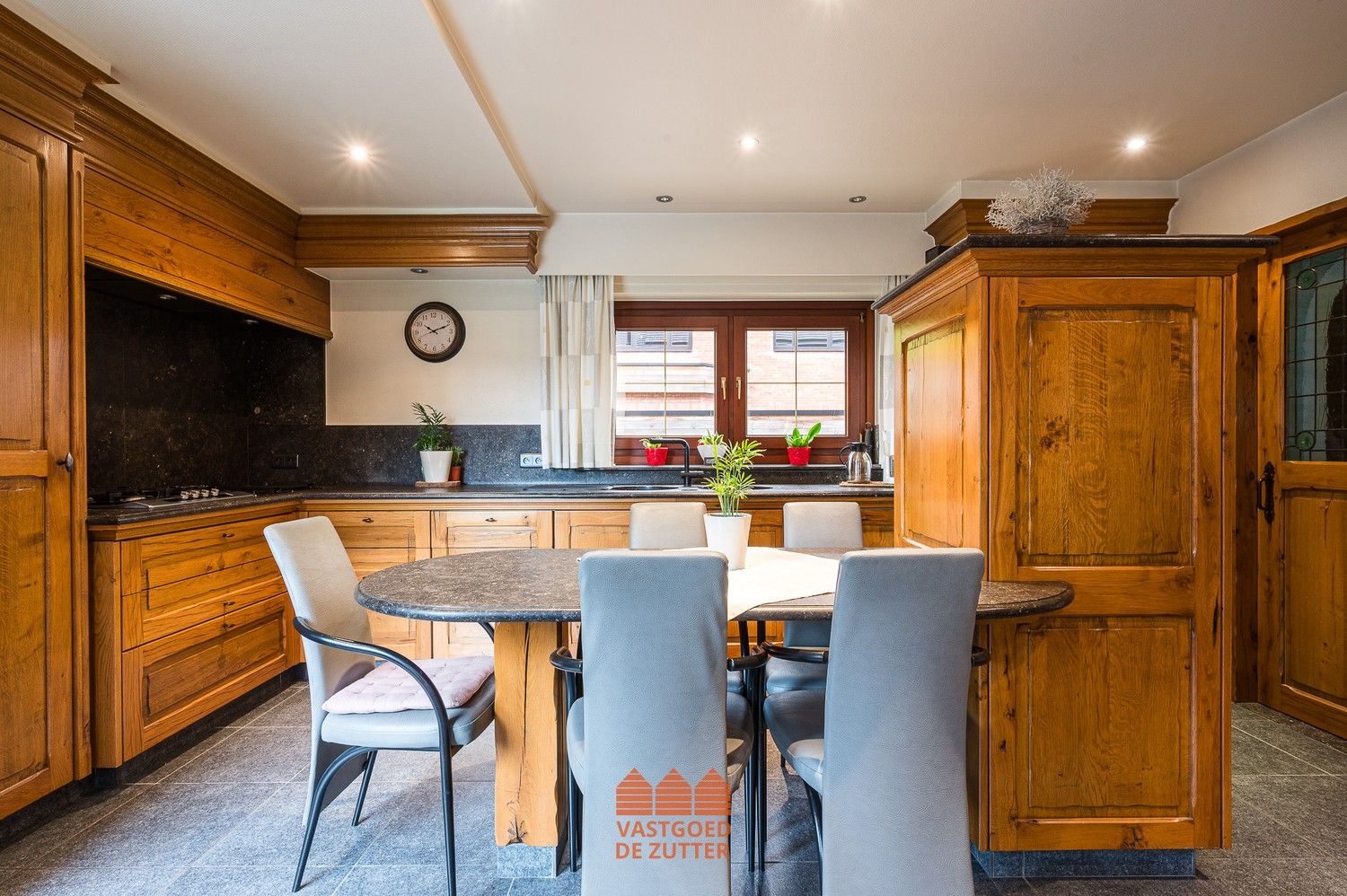 Unieke open bebouwing met functionele schrijnwerkerij op 1.376 m² foto 13