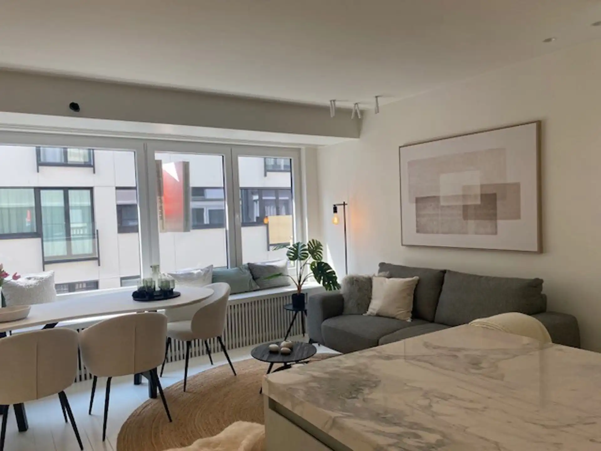 Prachtig gerenoveerd appartement met zijdelings zeezicht!  foto 4