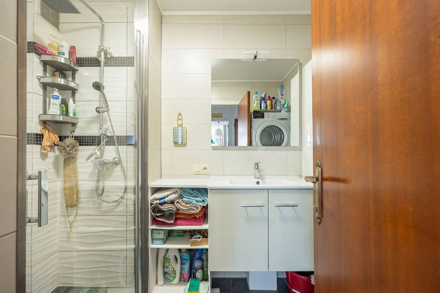 Energiezuinig (EPC B) en instapklaar 2 slk-appartement in een kleinschalig hoekgebouw te Deurne-Zuid, met privatieve garagebox + de staanplaats ervoor foto 14
