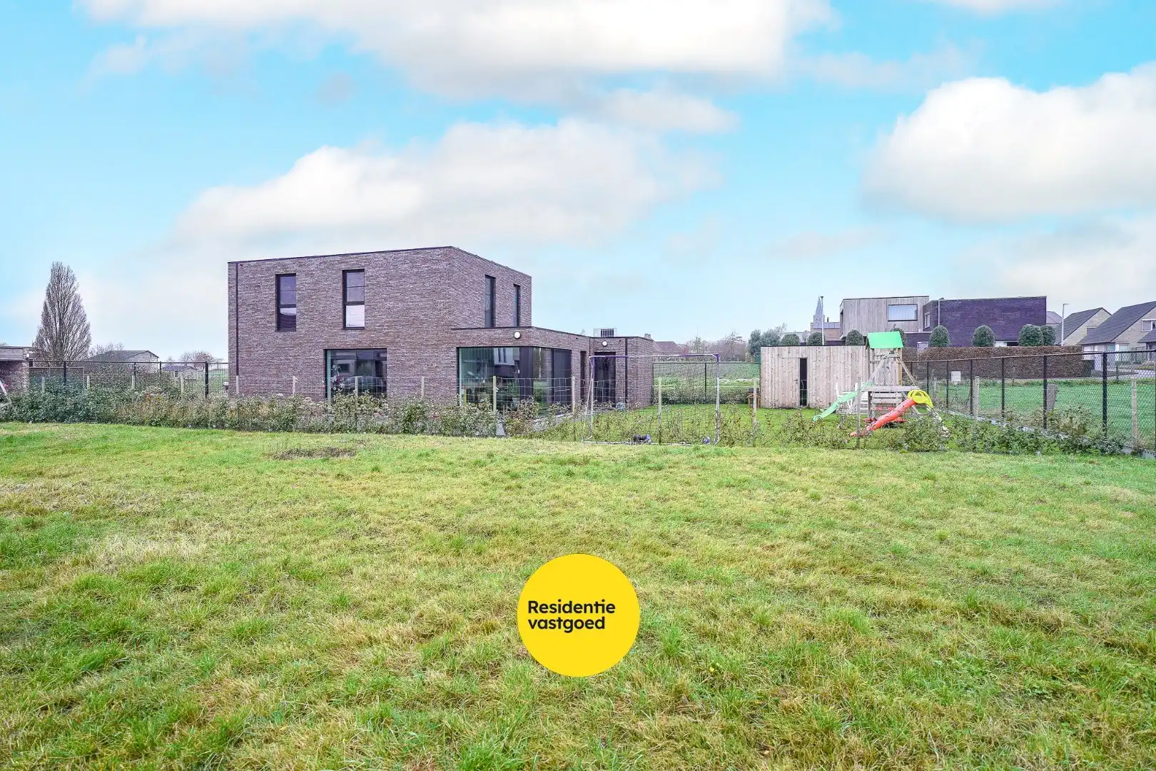 Recente, energiezuinige woning op 541 m² in doodlopende straat te Klerken! foto {{pictureIndex}}