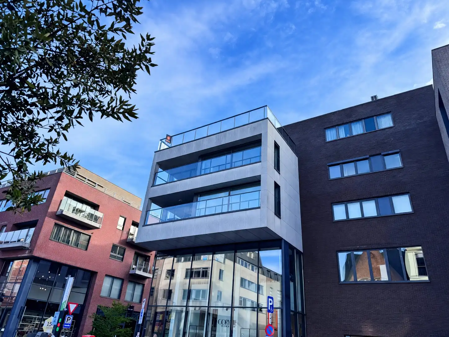 Ruim appartement met 3 slaapkamers, 2 badkamers en garage. foto 16