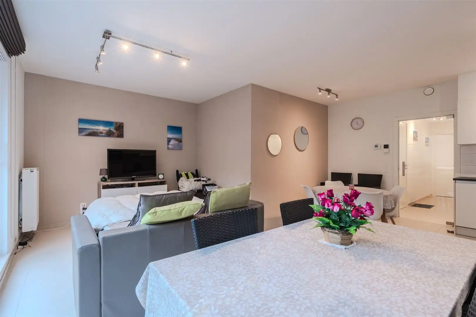 1 slaapkamer appartement in recent gebouw foto 9