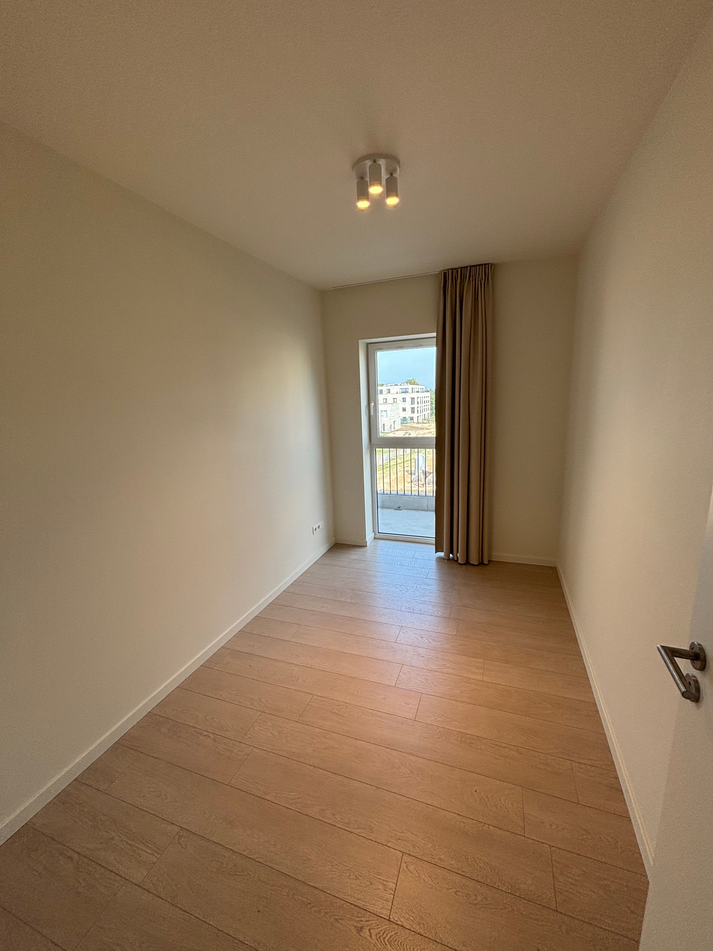 Nieuwbouw 2-slaapkamerappartement met bureau/dressing foto 12
