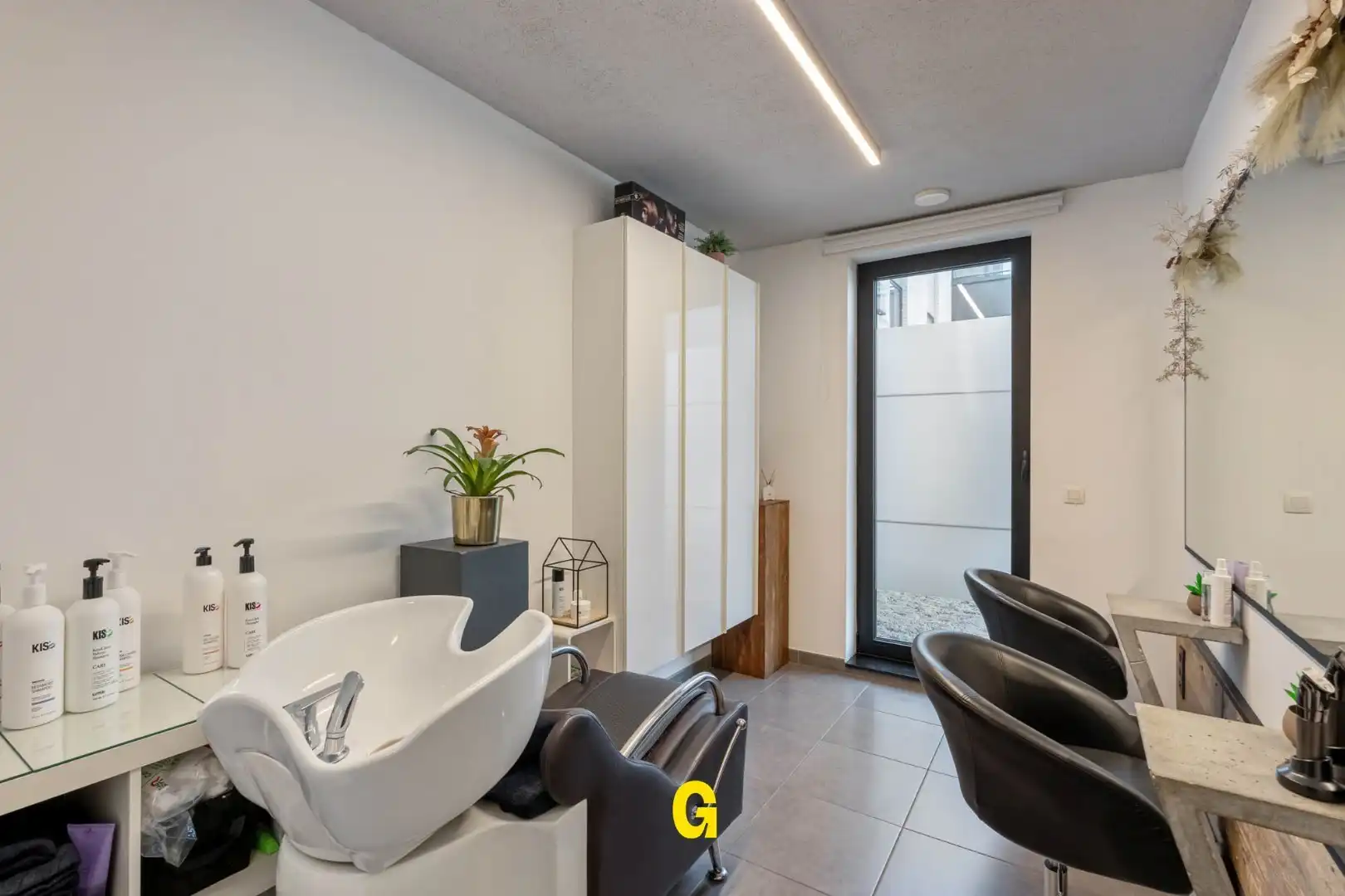 Knap ingericht gelijkvloersappartement met kelder en standplaats vlak bij het centrum foto 23